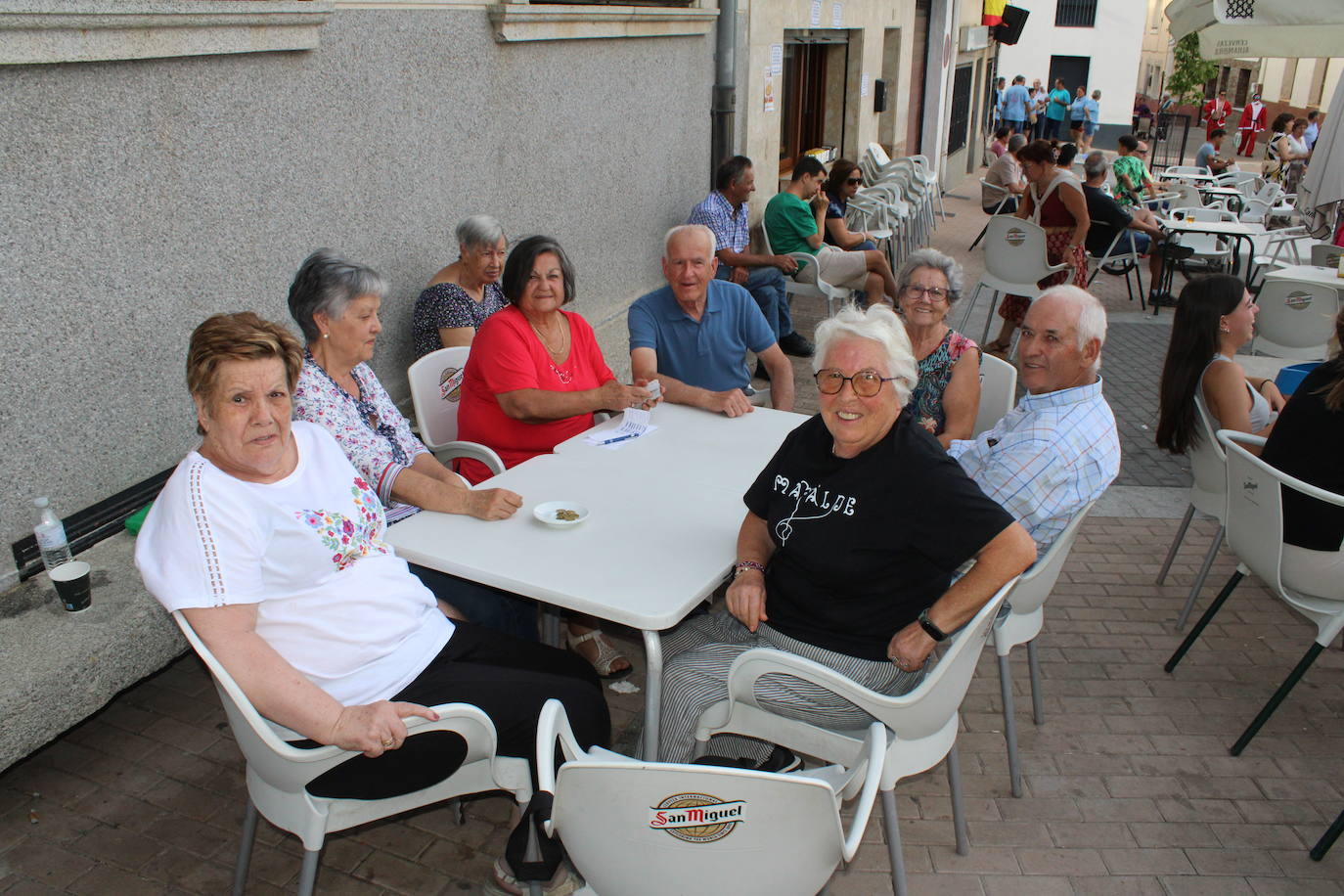 Ambiente joven para abrir la fiesta en Cespedosa de Tormes