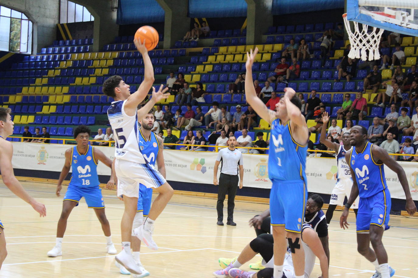 Béjar disfruta con el baloncesto