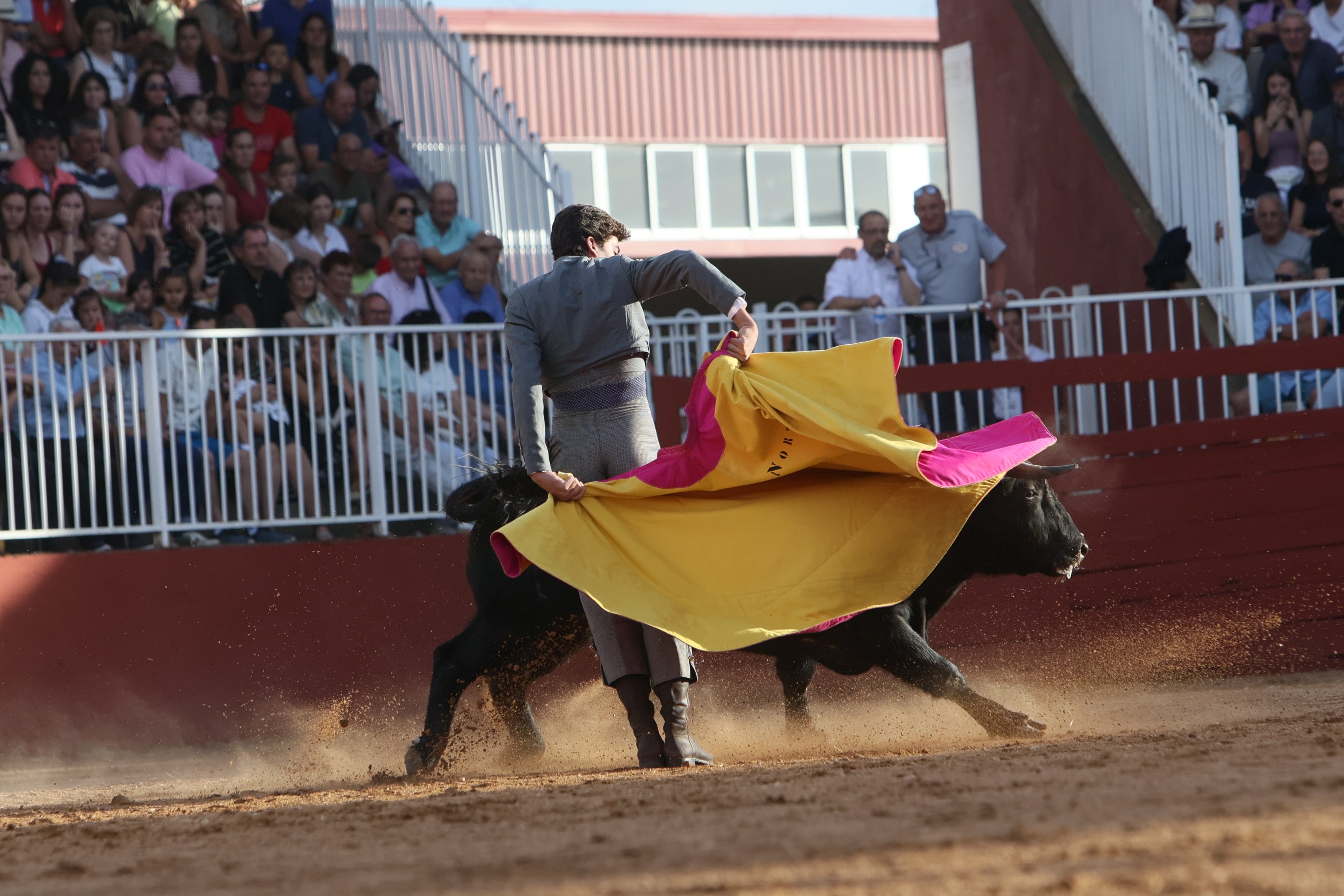 Dos orejas para Mateos, Norte y Rojo en el certamen de novilleros