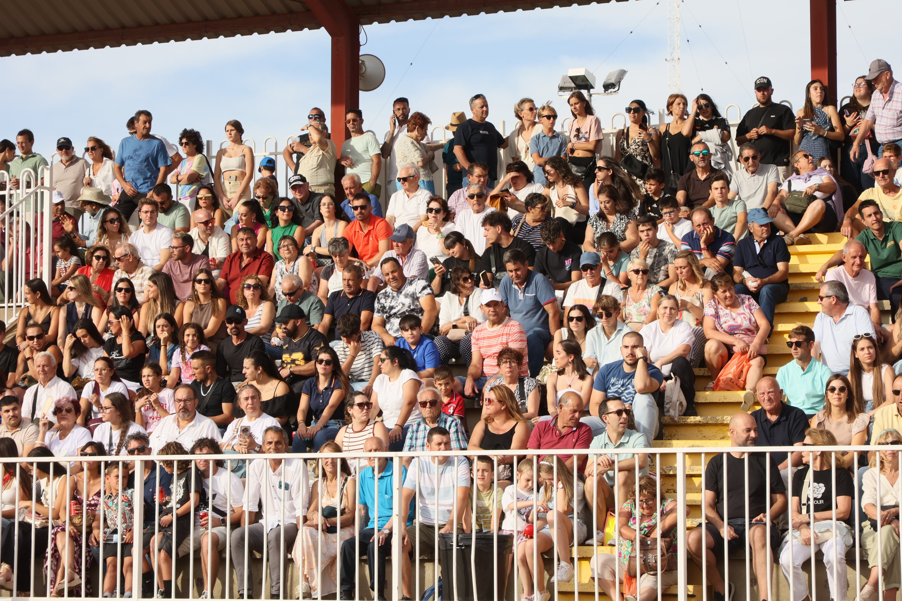 Dos orejas para Mateos, Norte y Rojo en el certamen de novilleros