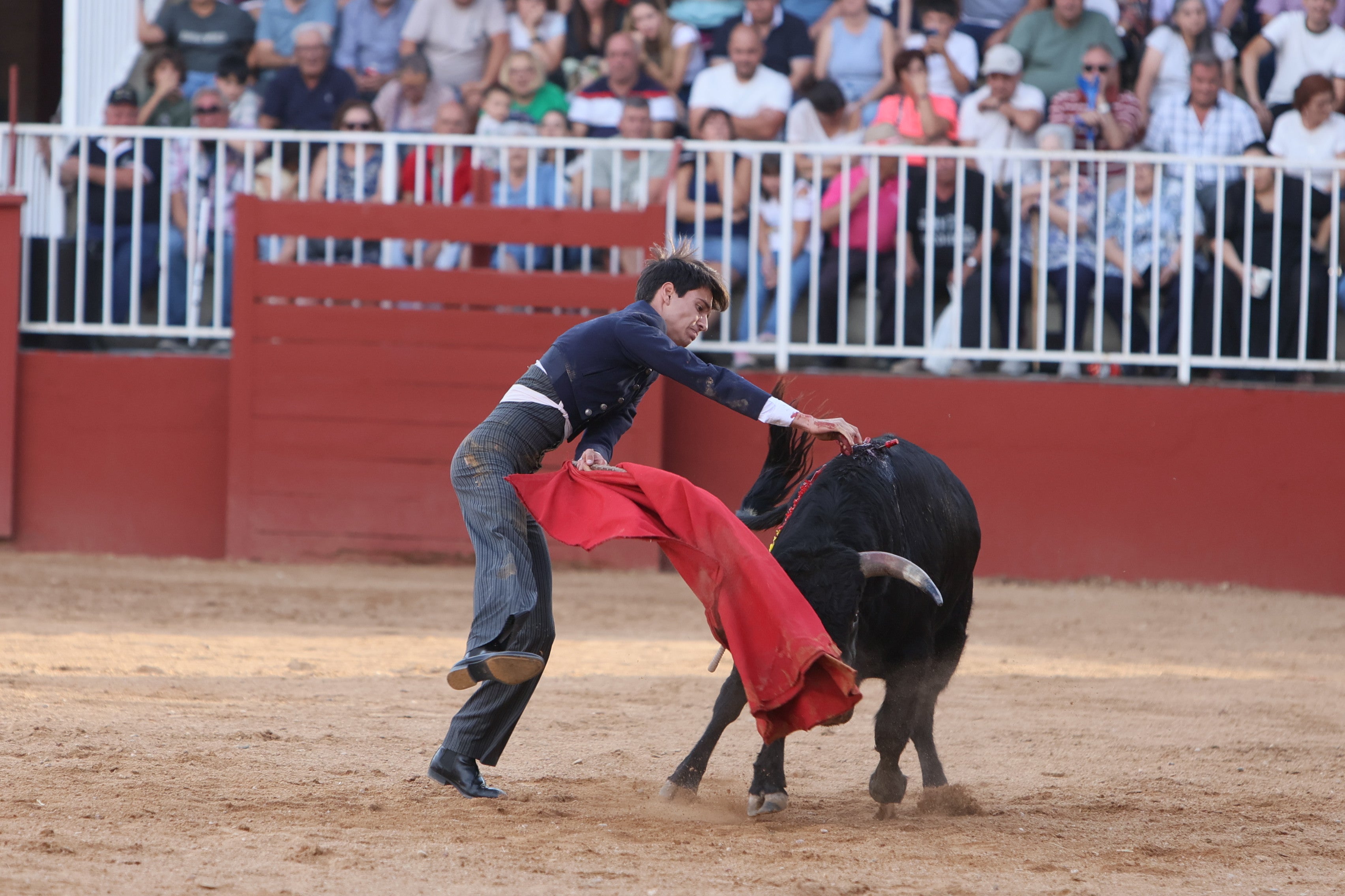Dos orejas para Mateos, Norte y Rojo en el certamen de novilleros
