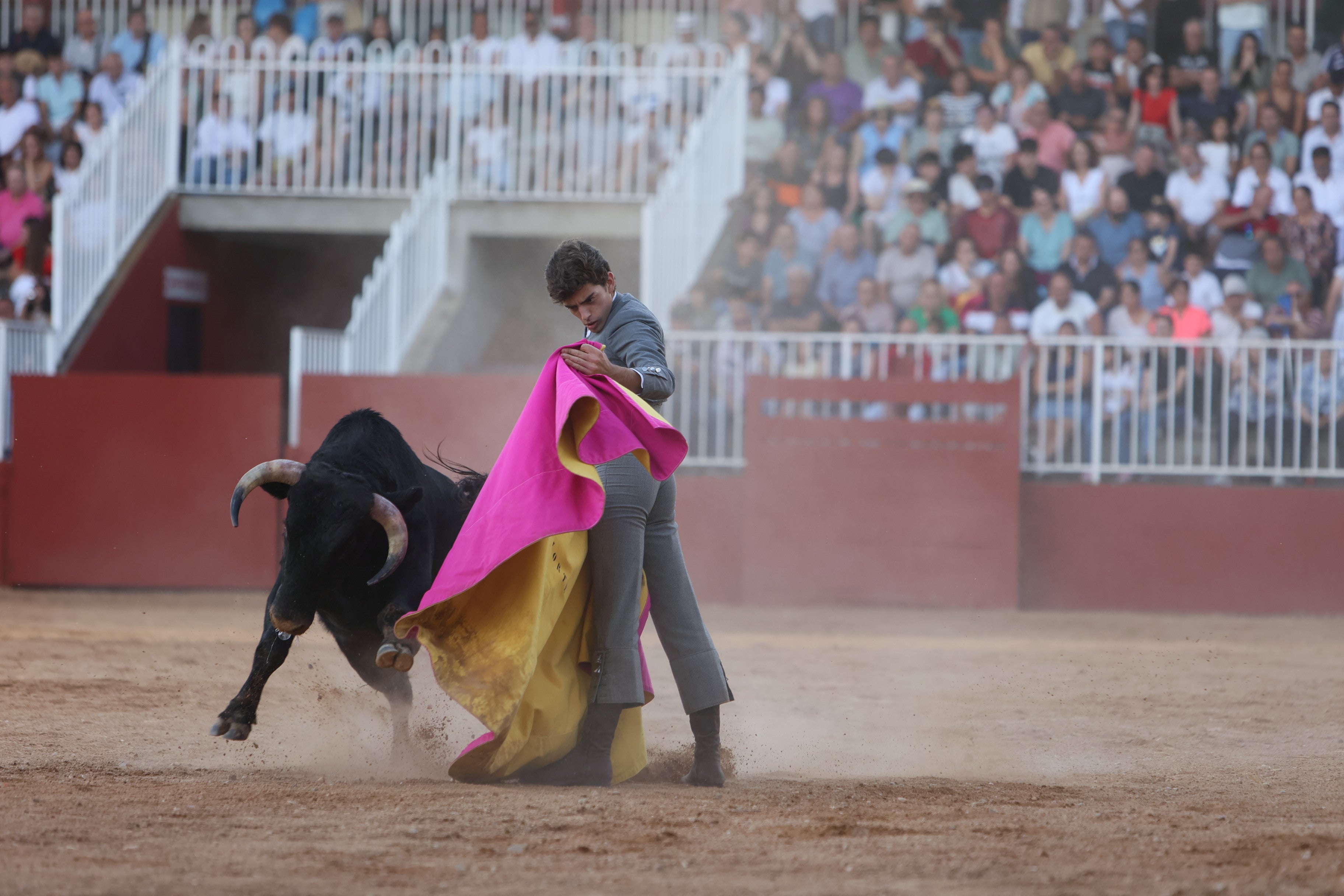 Dos orejas para Mateos, Norte y Rojo en el certamen de novilleros