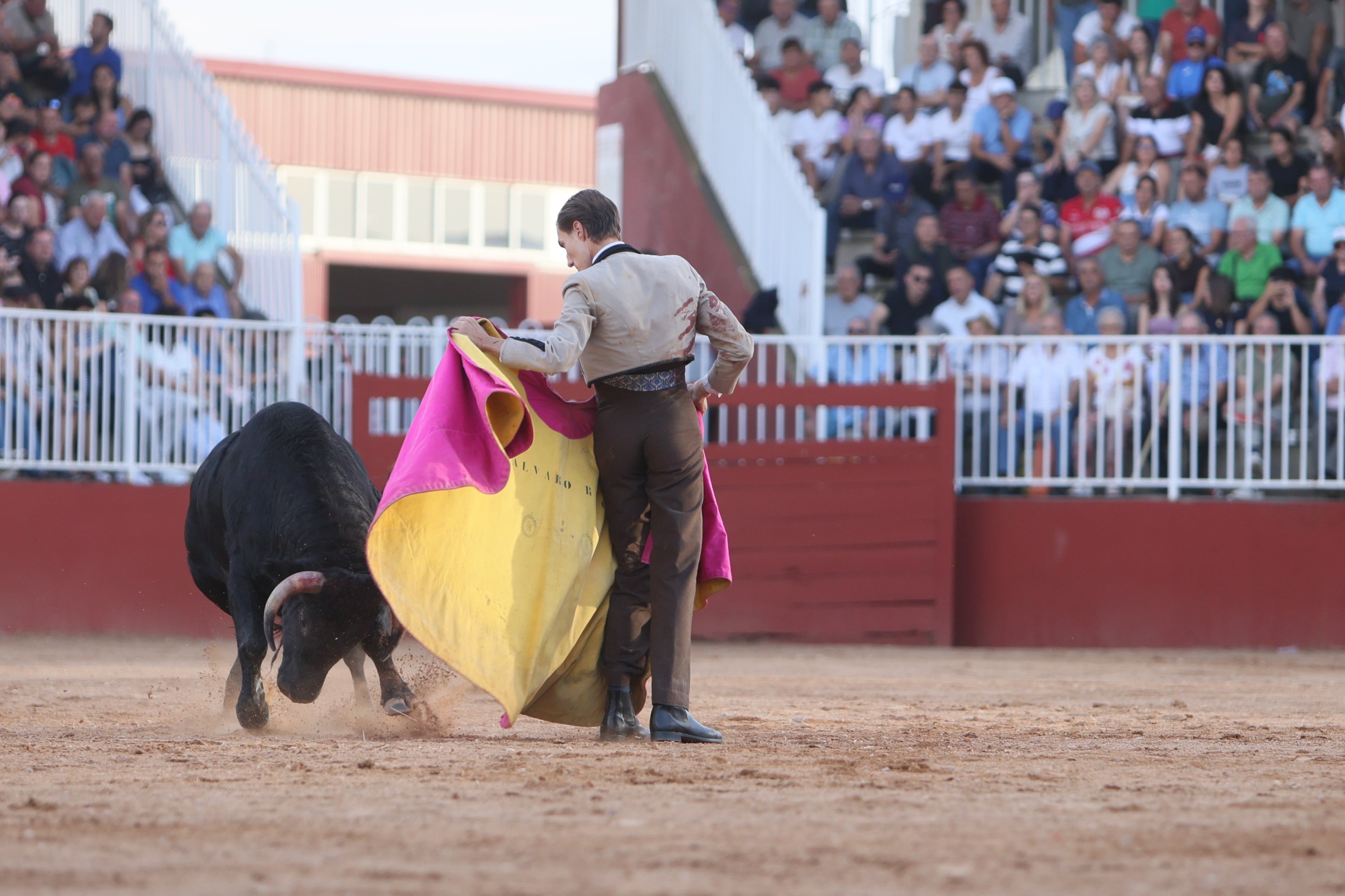 Dos orejas para Mateos, Norte y Rojo en el certamen de novilleros