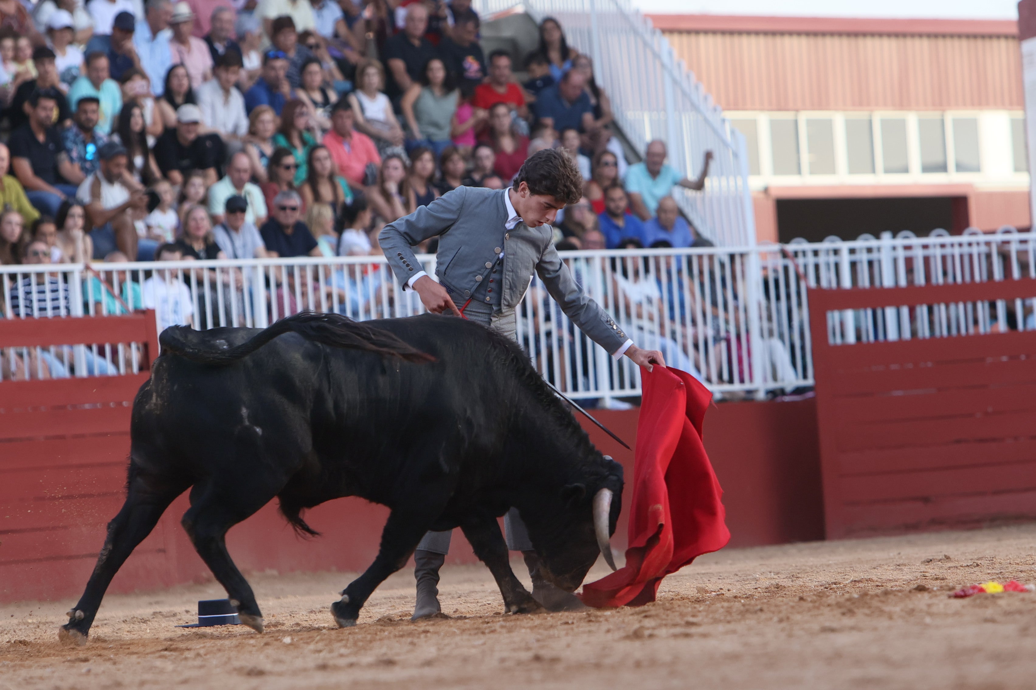 Dos orejas para Mateos, Norte y Rojo en el certamen de novilleros