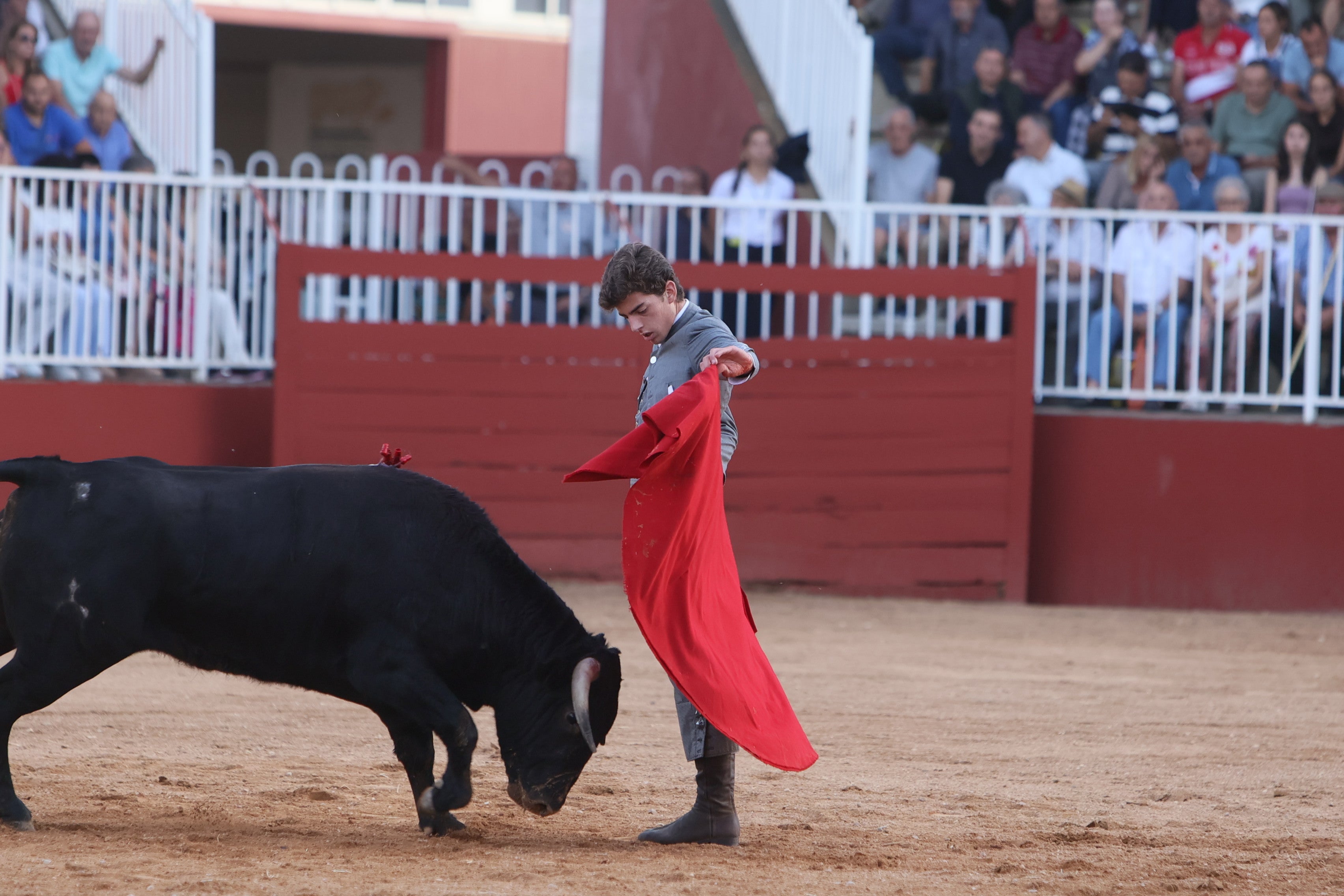 Dos orejas para Mateos, Norte y Rojo en el certamen de novilleros