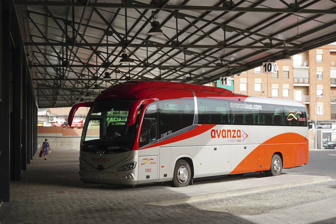 Un autocar de Avanza, aparcado en la estación de autobuses de Salamanca.