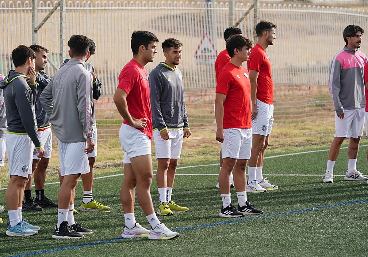 Los futbolistas del Salamanca UDS, en un entrenamiento de esta semana en el Tori.