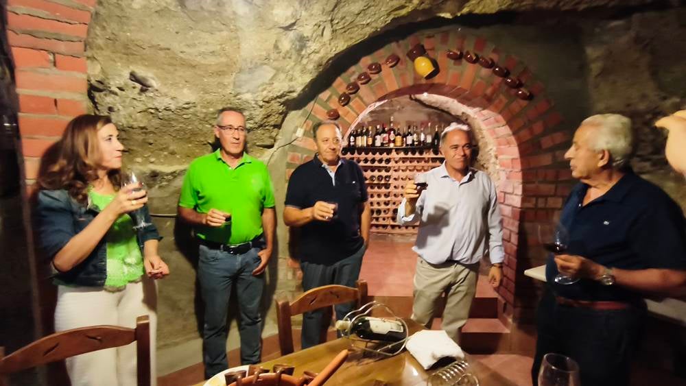 Visita al patrimonio subterráneo de Macotera