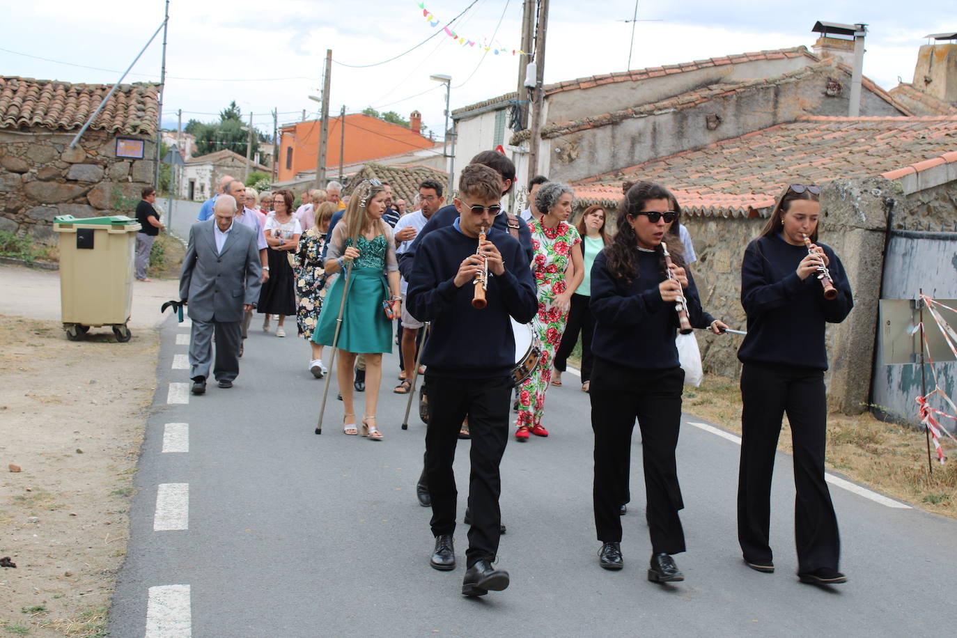 Gallegos de Solmirón acompaña a la Virgen de Gracia Carrero