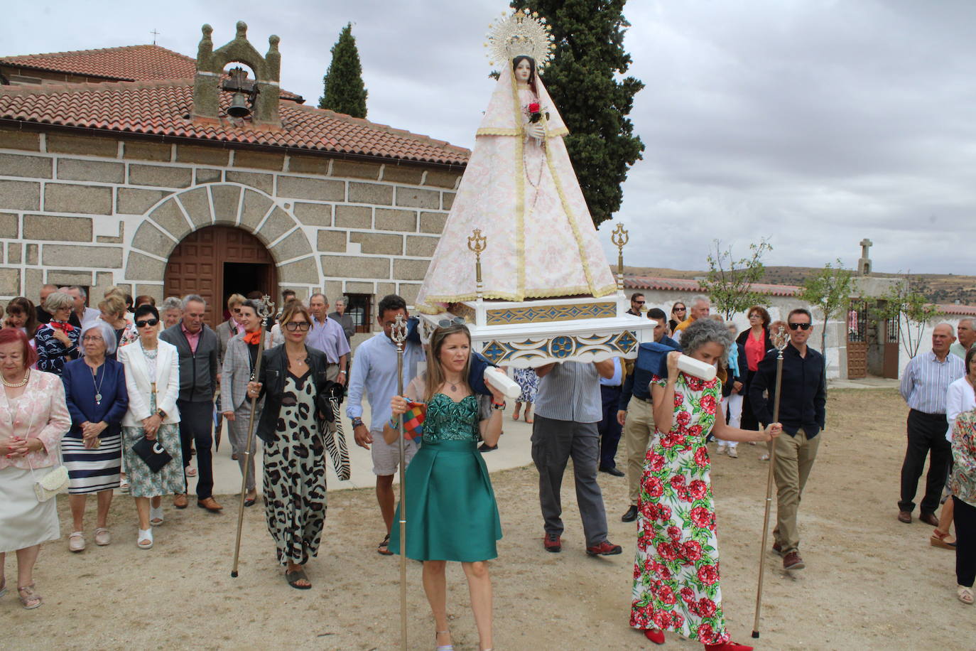 Gallegos de Solmirón acompaña a la Virgen de Gracia Carrero