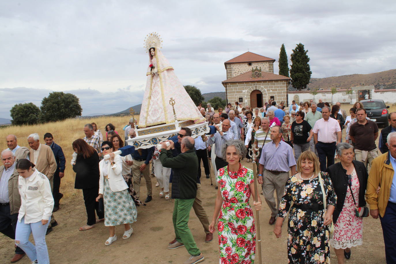 Gallegos de Solmirón acompaña a la Virgen de Gracia Carrero