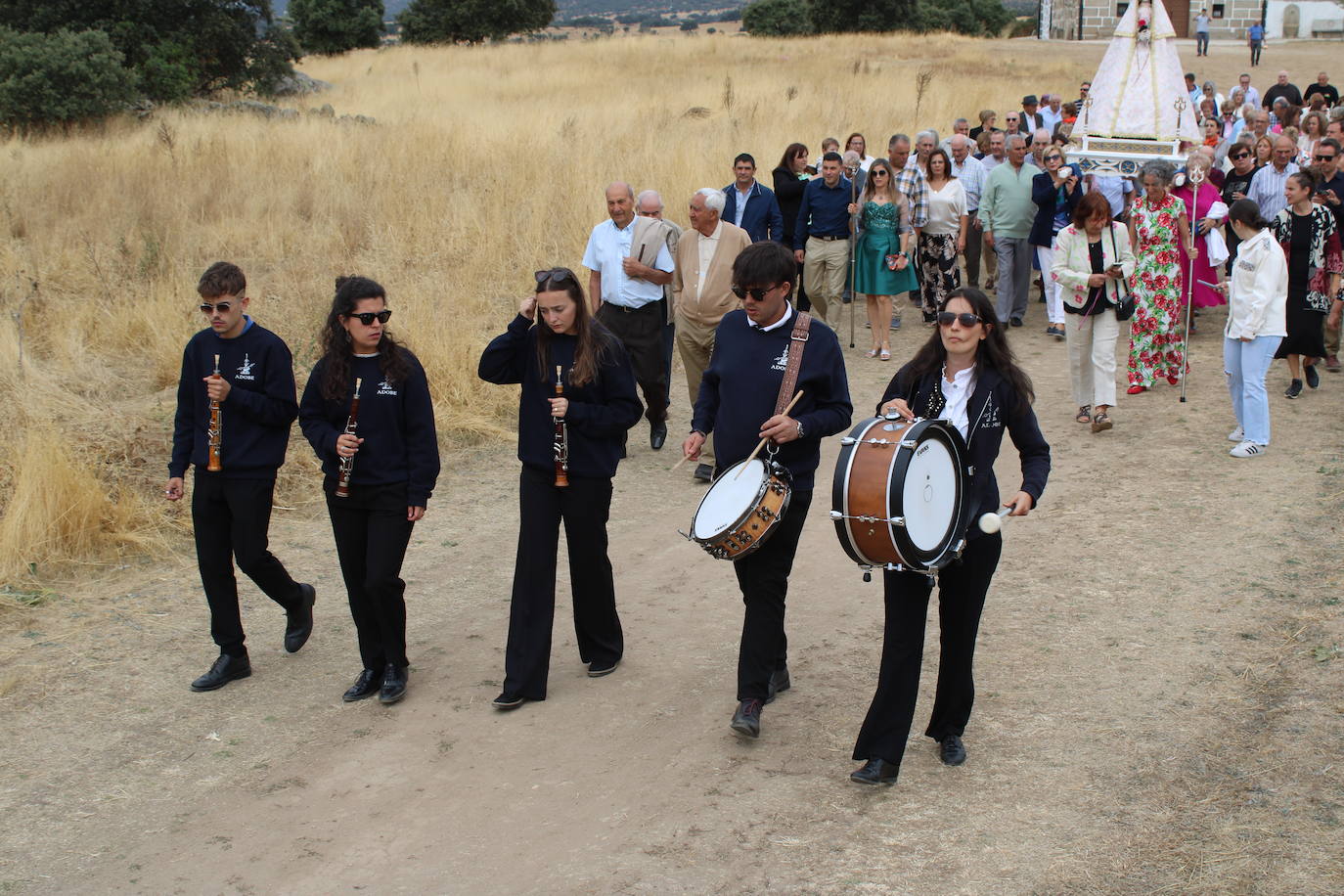 Gallegos de Solmirón acompaña a la Virgen de Gracia Carrero