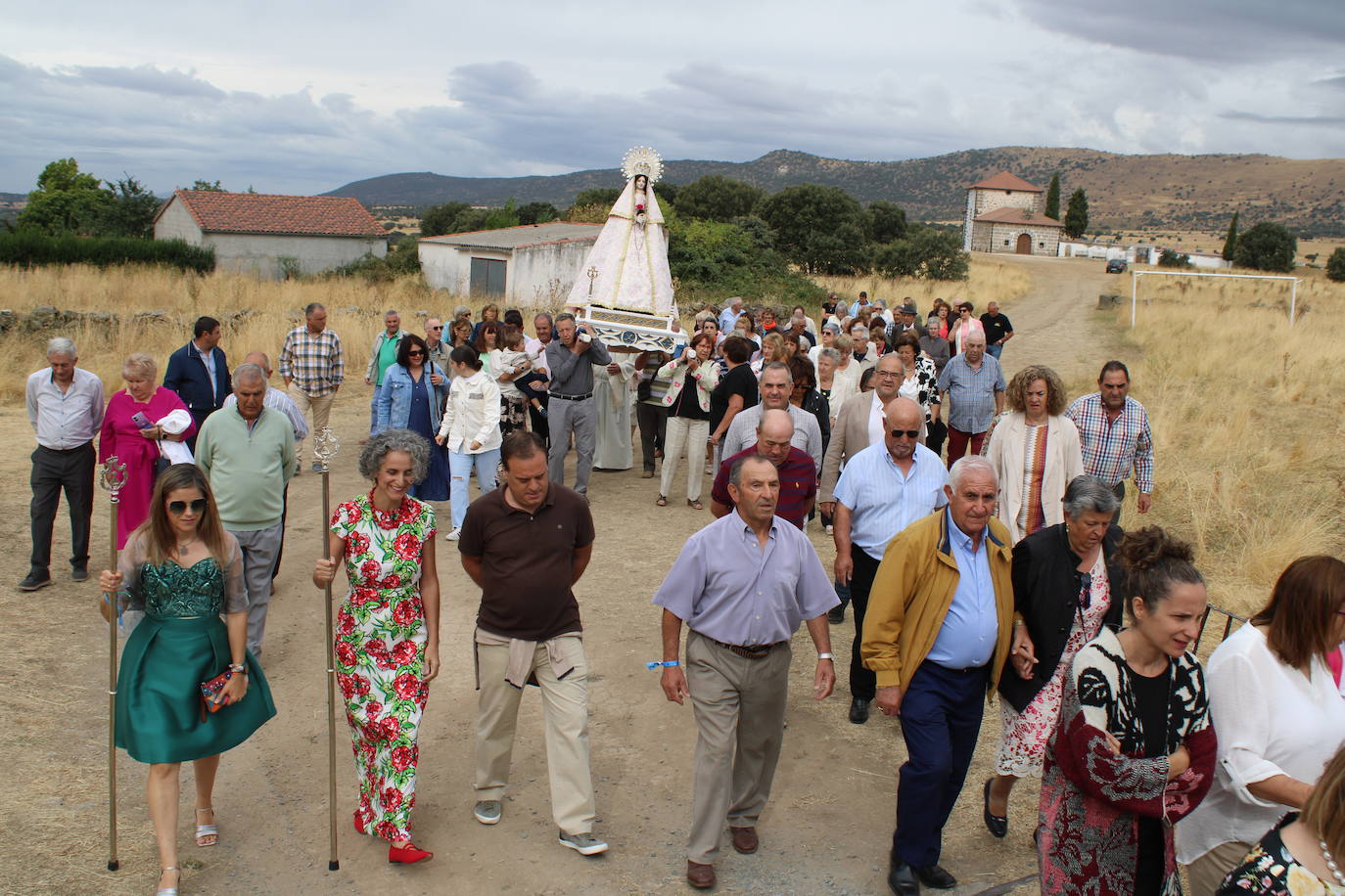 Gallegos de Solmirón acompaña a la Virgen de Gracia Carrero