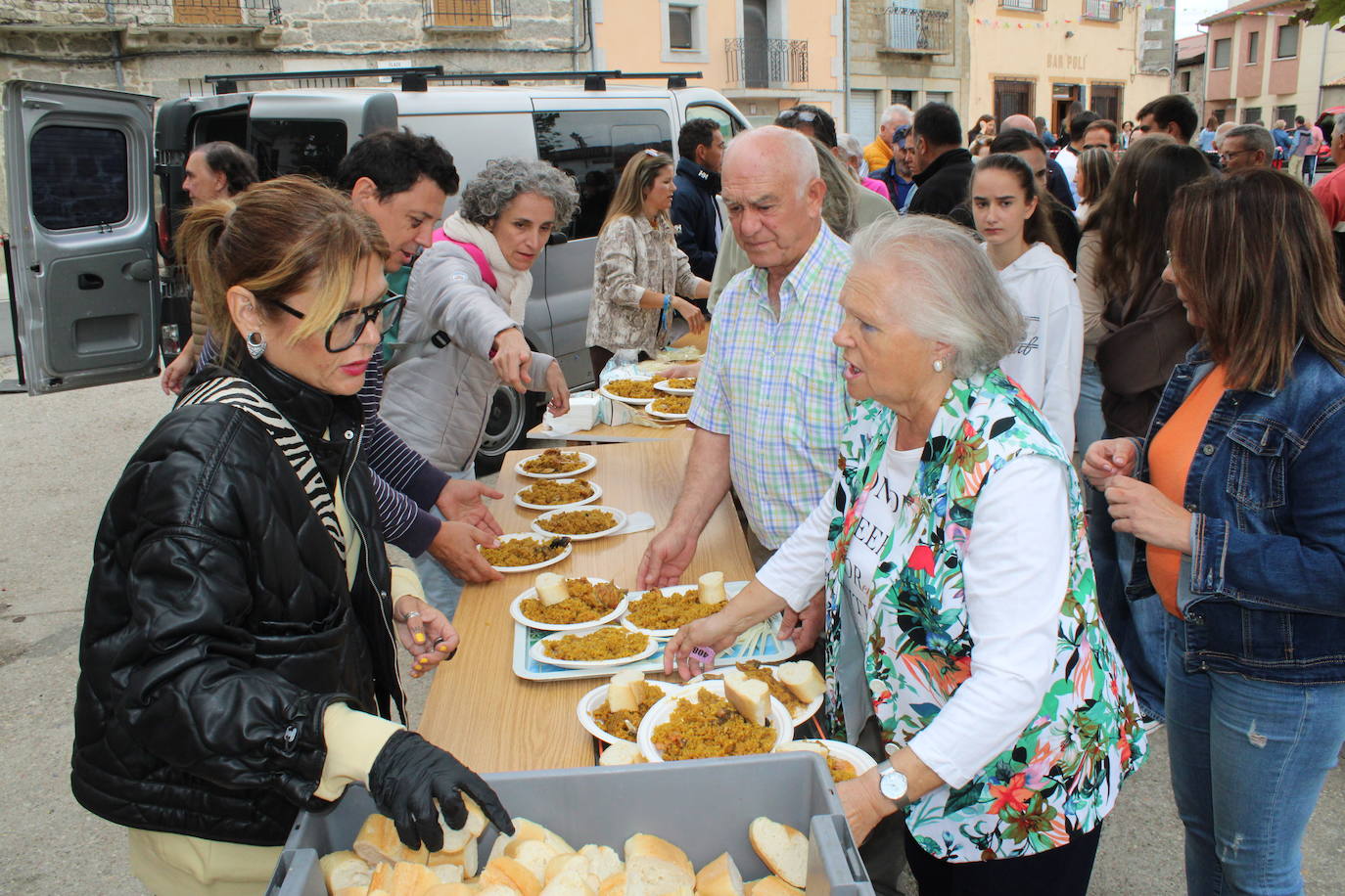 Gallegos de Solmirón acompaña a la Virgen de Gracia Carrero