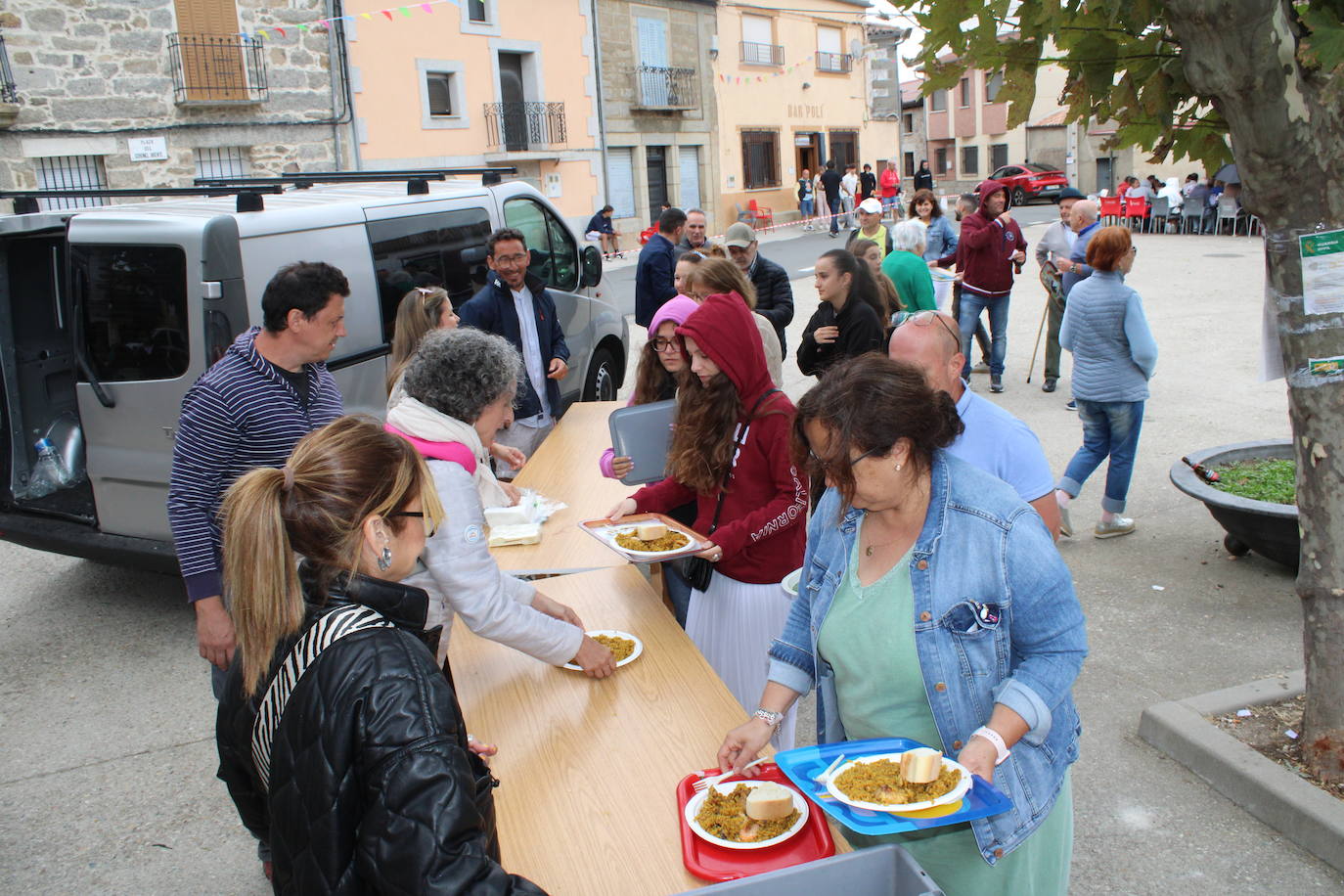 Gallegos de Solmirón acompaña a la Virgen de Gracia Carrero