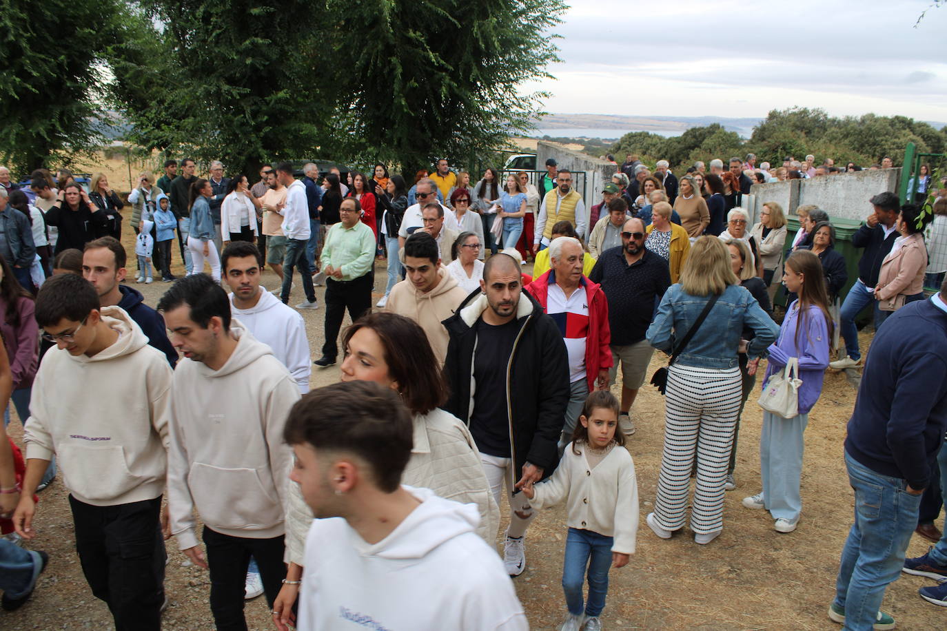 Honores a la Virgen del Carrascal en Cespedosa de Tormes