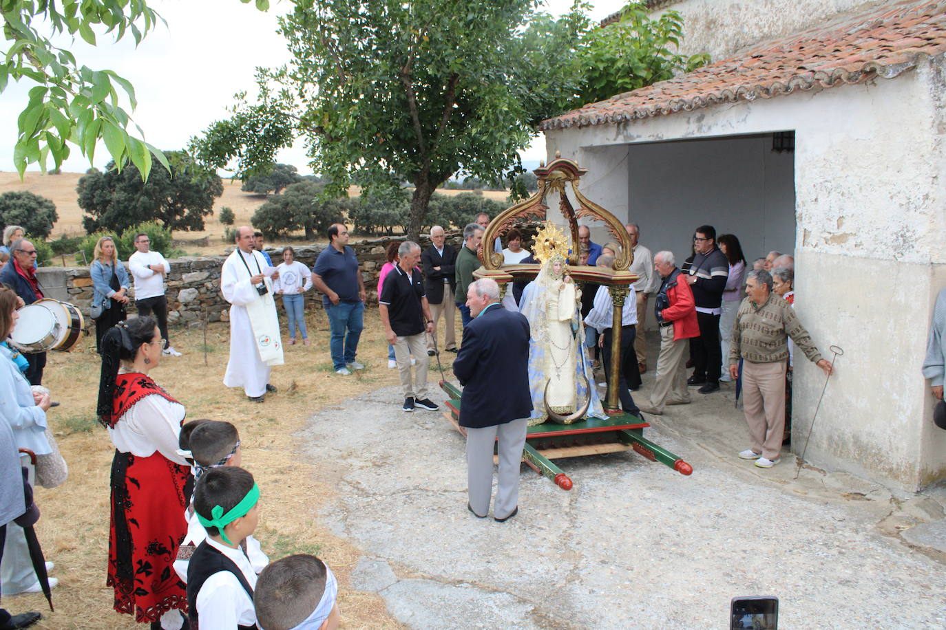 Honores a la Virgen del Carrascal en Cespedosa de Tormes