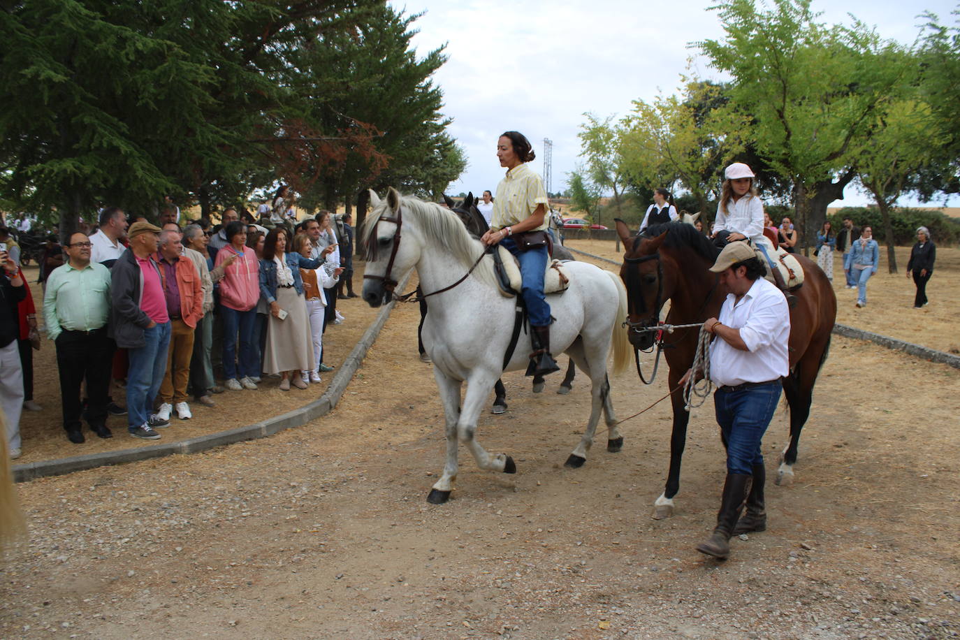Honores a la Virgen del Carrascal en Cespedosa de Tormes