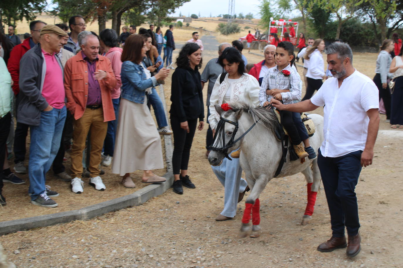 Honores a la Virgen del Carrascal en Cespedosa de Tormes
