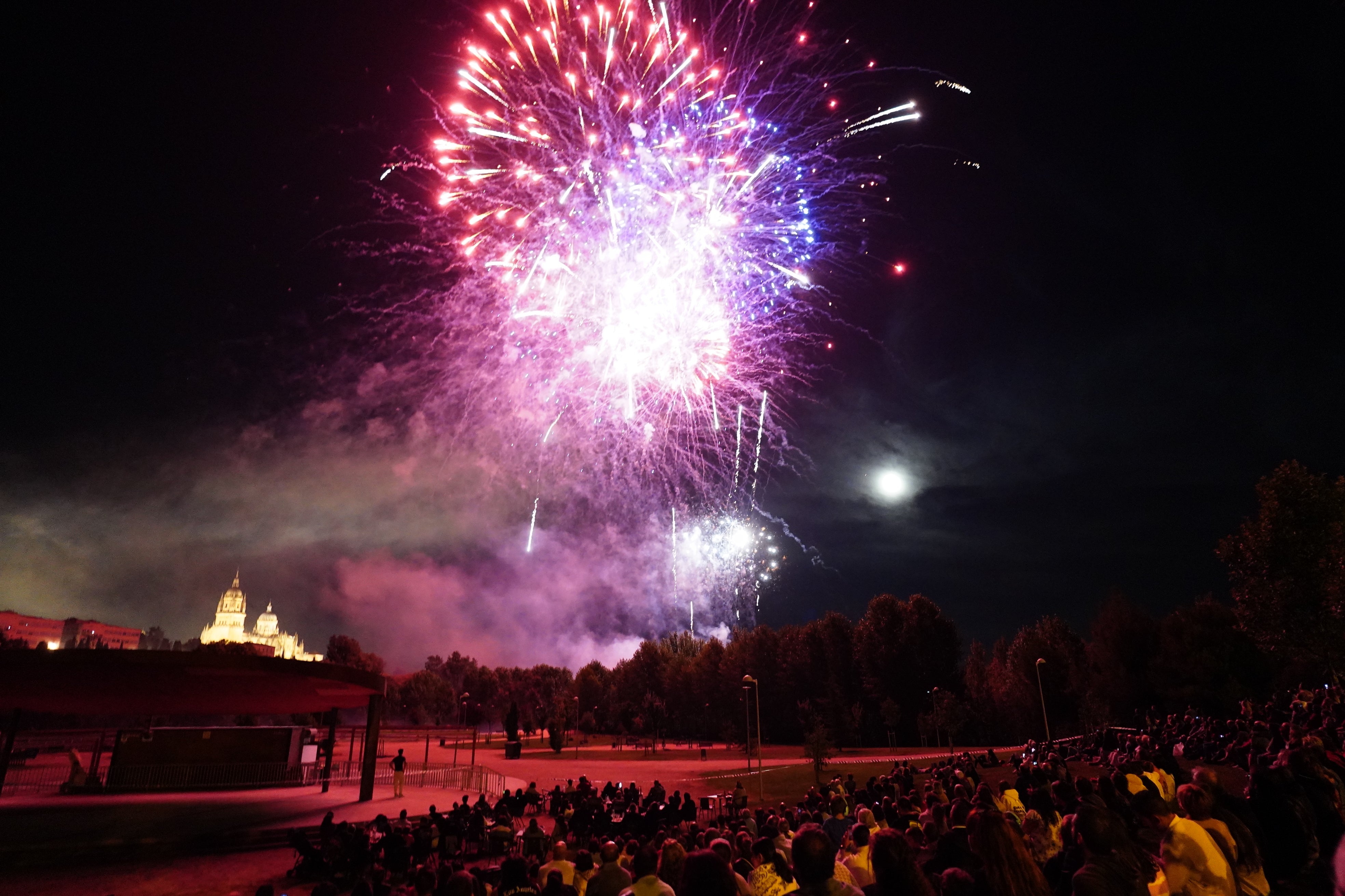 Atronador espectáculo de luz y color para iniciar las Fiestas