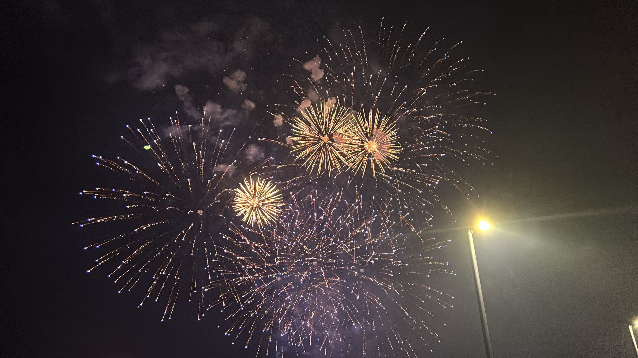 Atronador espectáculo de luz y color para iniciar las Fiestas