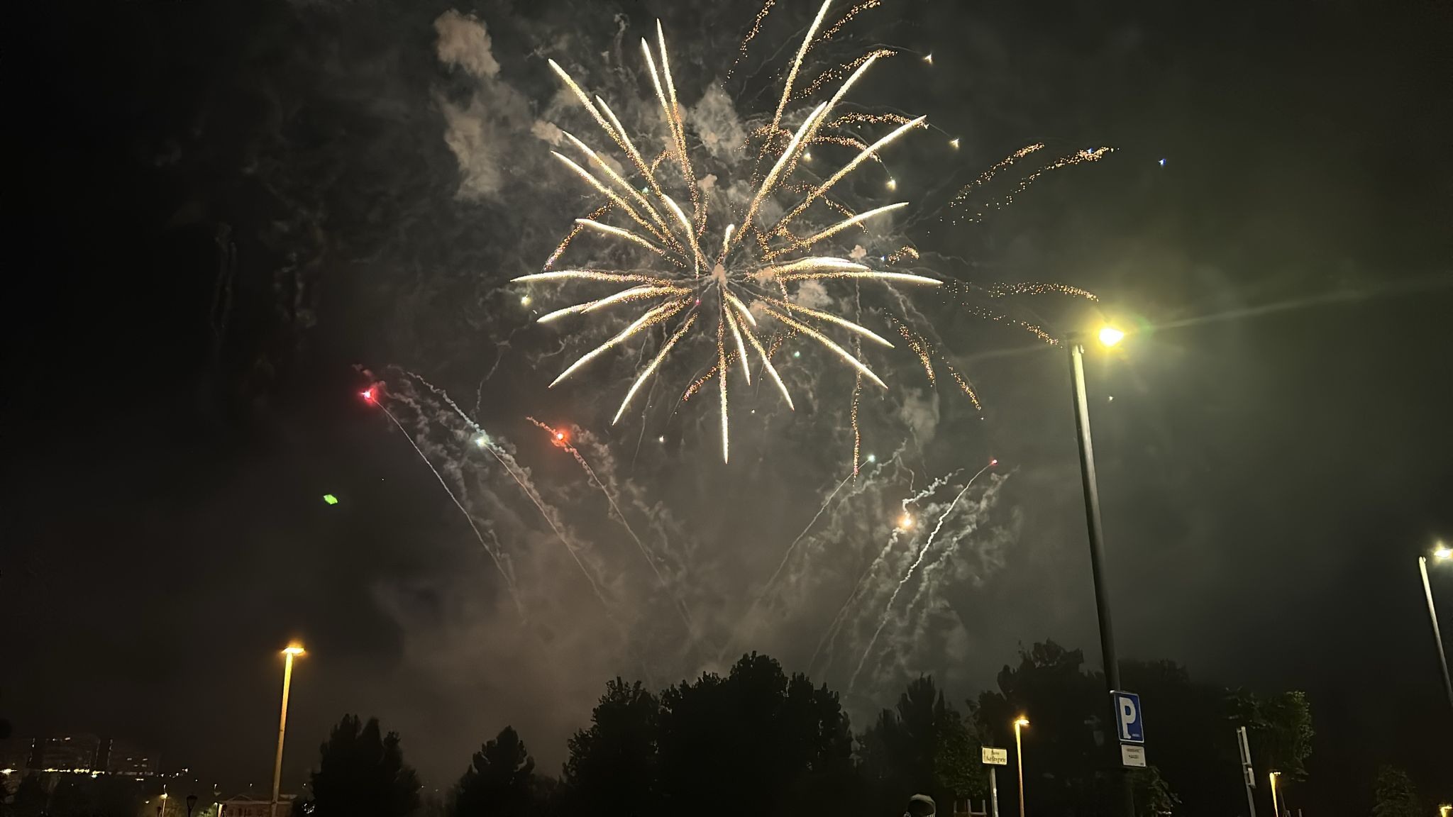 Atronador espectáculo de luz y color para iniciar las Fiestas
