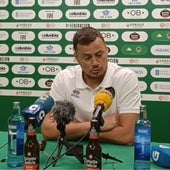 Oriol Riera en la sala de prensa de Espiñedo tras el partido.