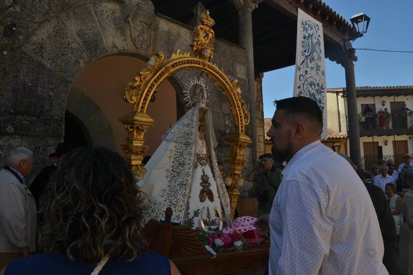 Miranda del Castañar baila en honor a su patrona, la Virgen de la Cuesta