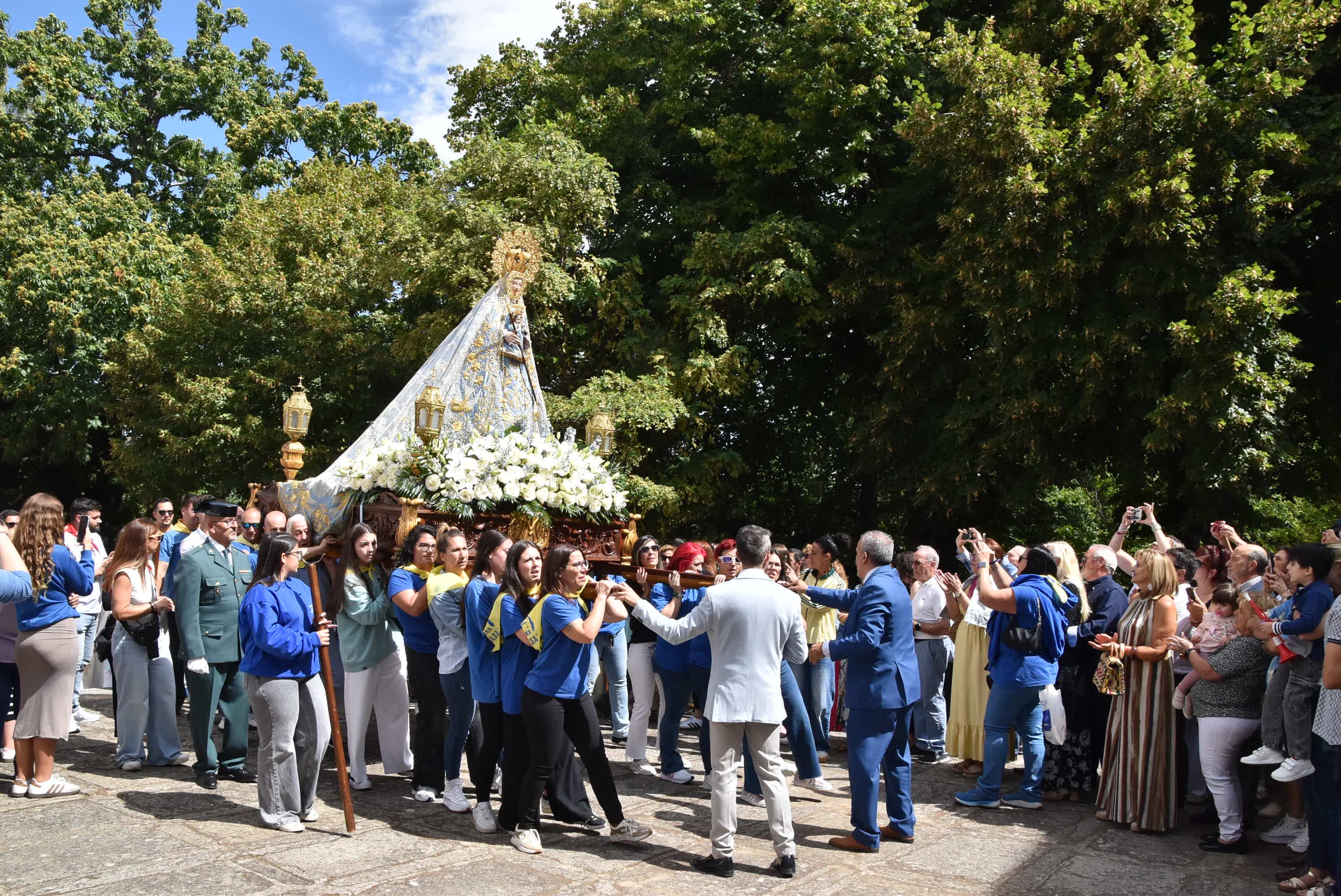 El paraje de El Castañar en Béjar se llena de fieles para acompañar a la Virgen
