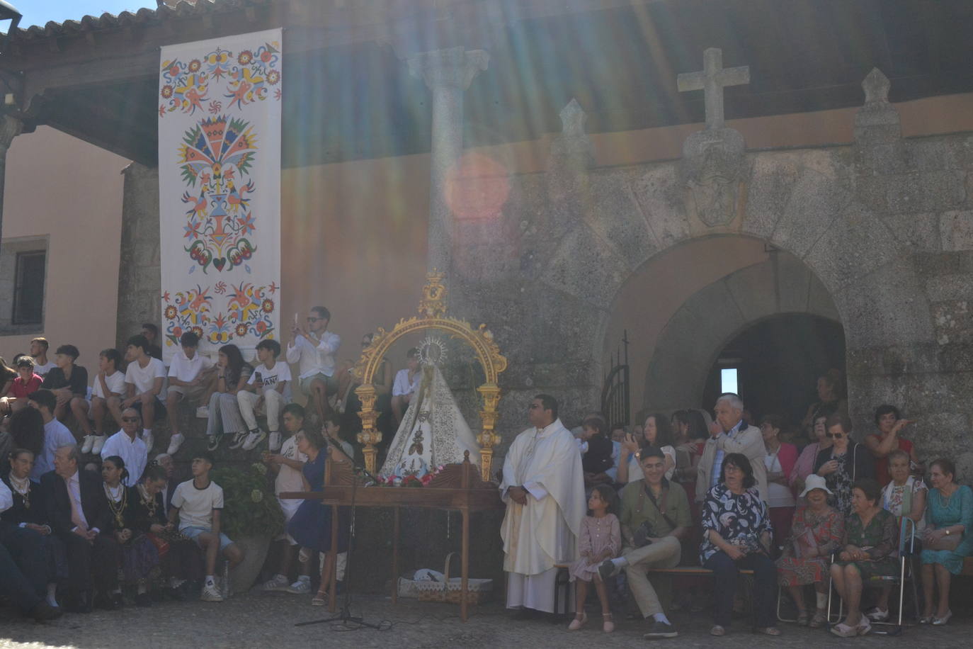Miranda del Castañar baila en honor a su patrona, la Virgen de la Cuesta