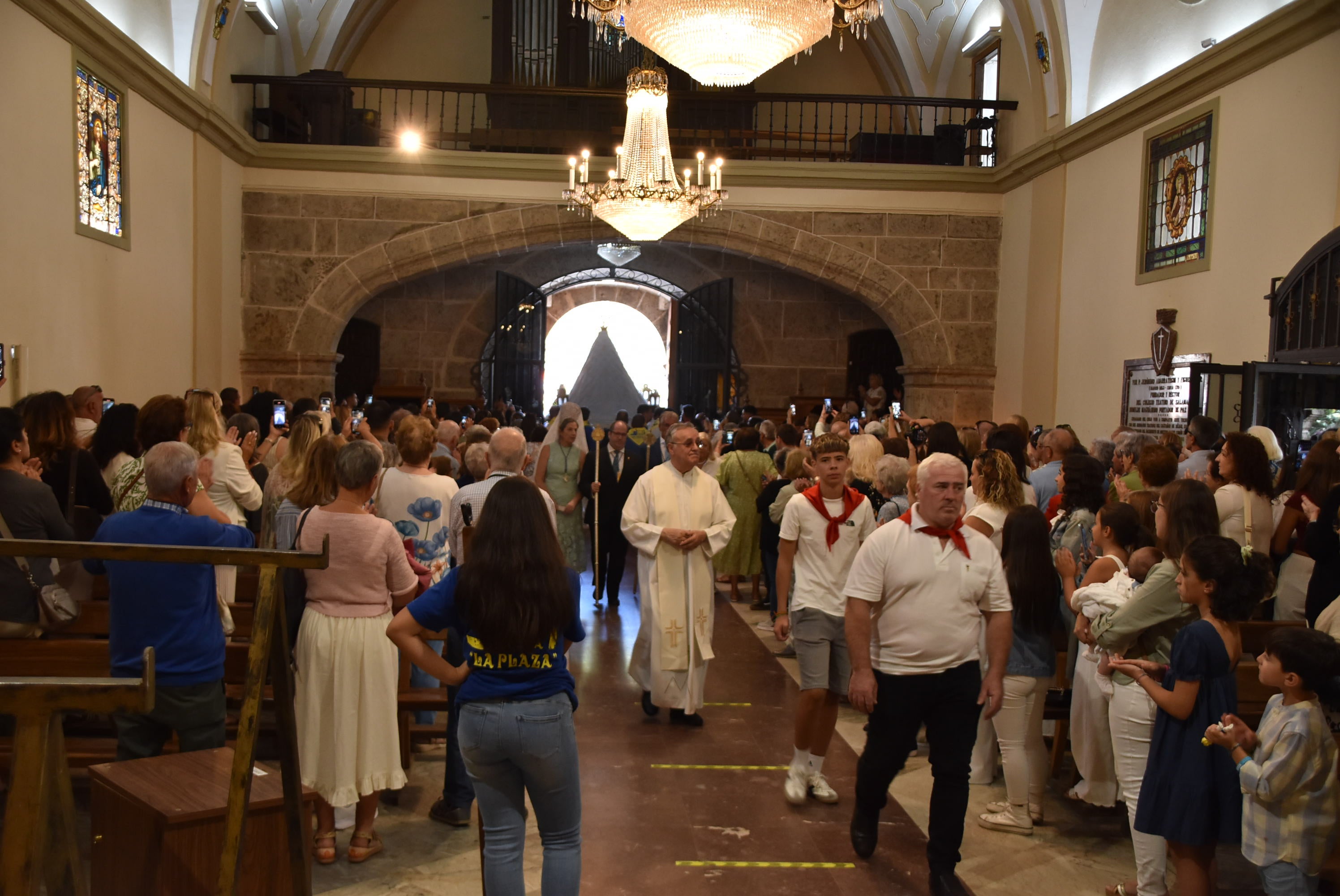 El paraje de El Castañar en Béjar se llena de fieles para acompañar a la Virgen