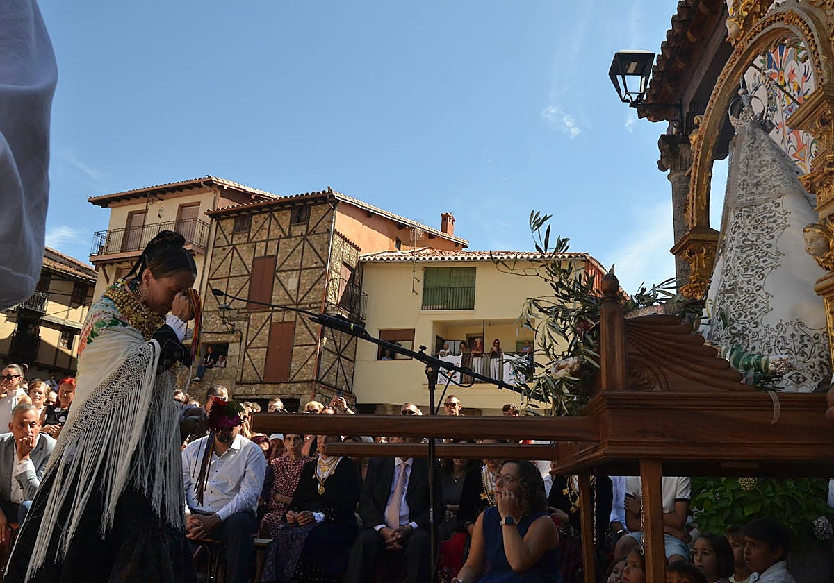 Miranda del Castañar baila en honor a su patrona, la Virgen de la Cuesta