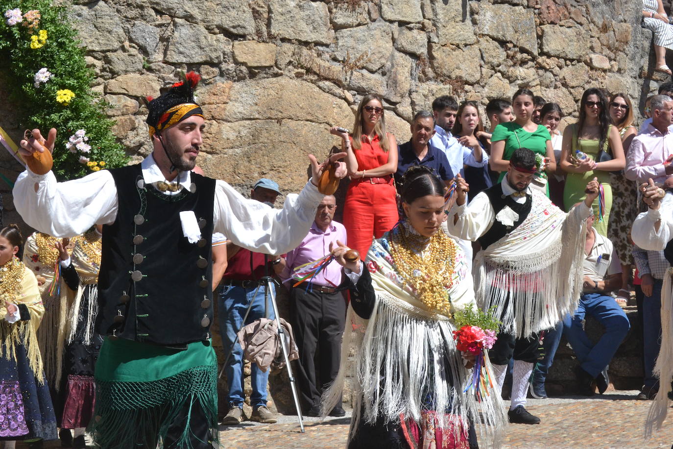 Miranda del Castañar baila en honor a su patrona, la Virgen de la Cuesta