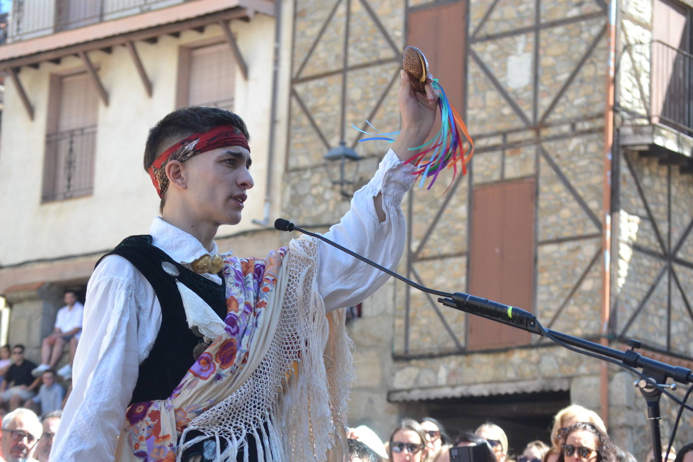 Miranda del Castañar baila en honor a su patrona, la Virgen de la Cuesta