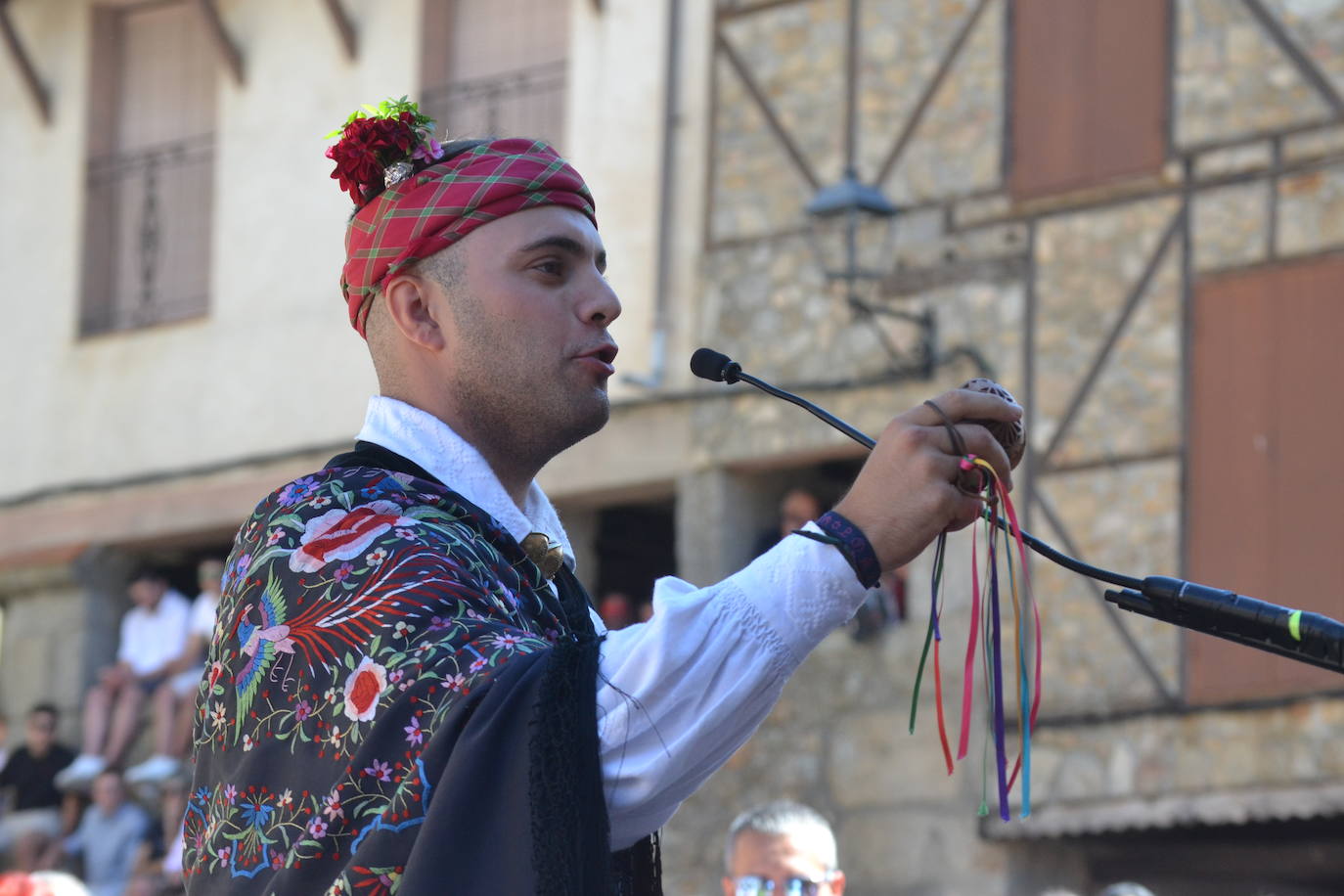 Miranda del Castañar baila en honor a su patrona, la Virgen de la Cuesta