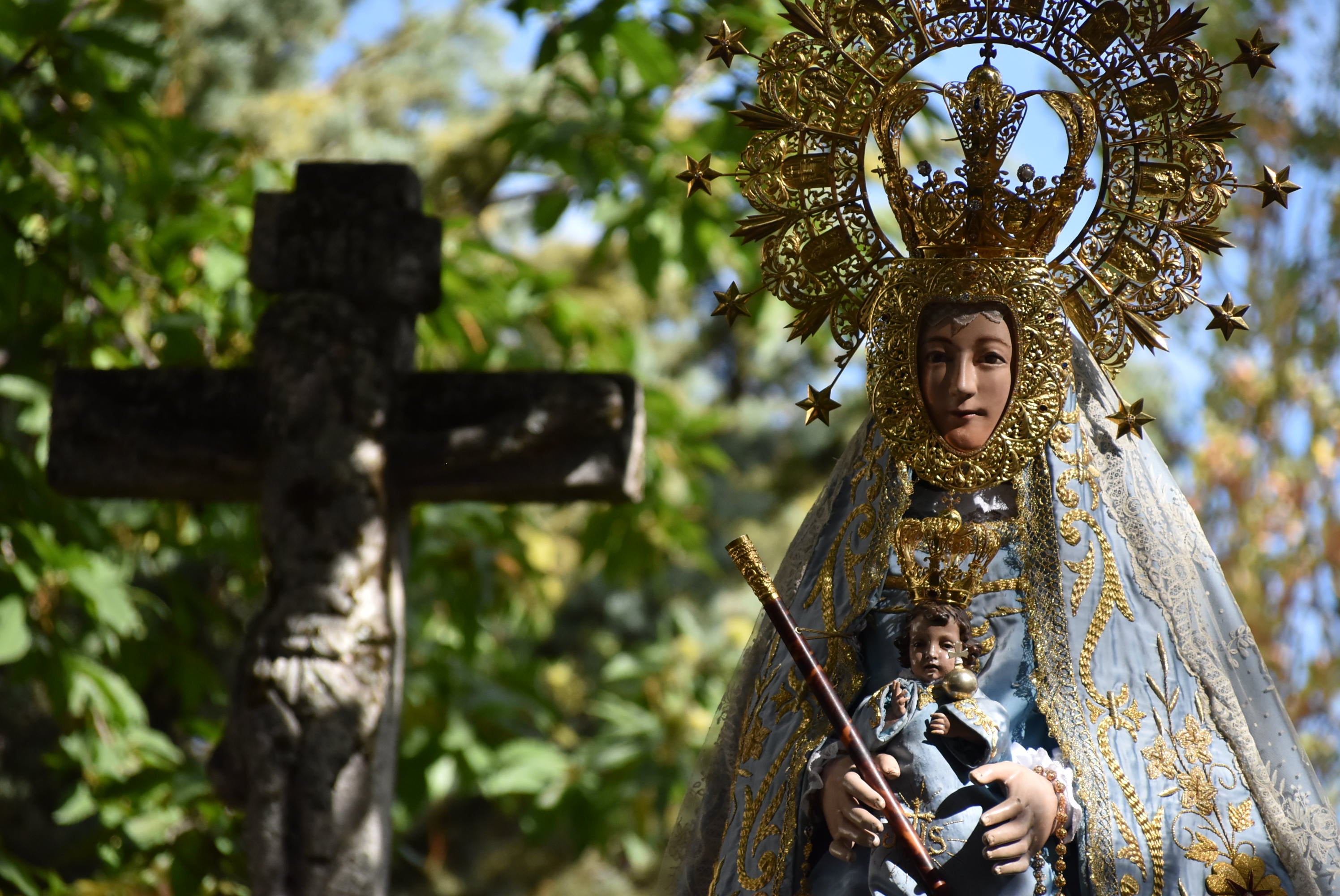 El paraje de El Castañar en Béjar se llena de fieles para acompañar a la Virgen