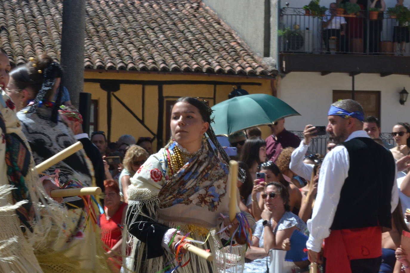 Miranda del Castañar baila en honor a su patrona, la Virgen de la Cuesta