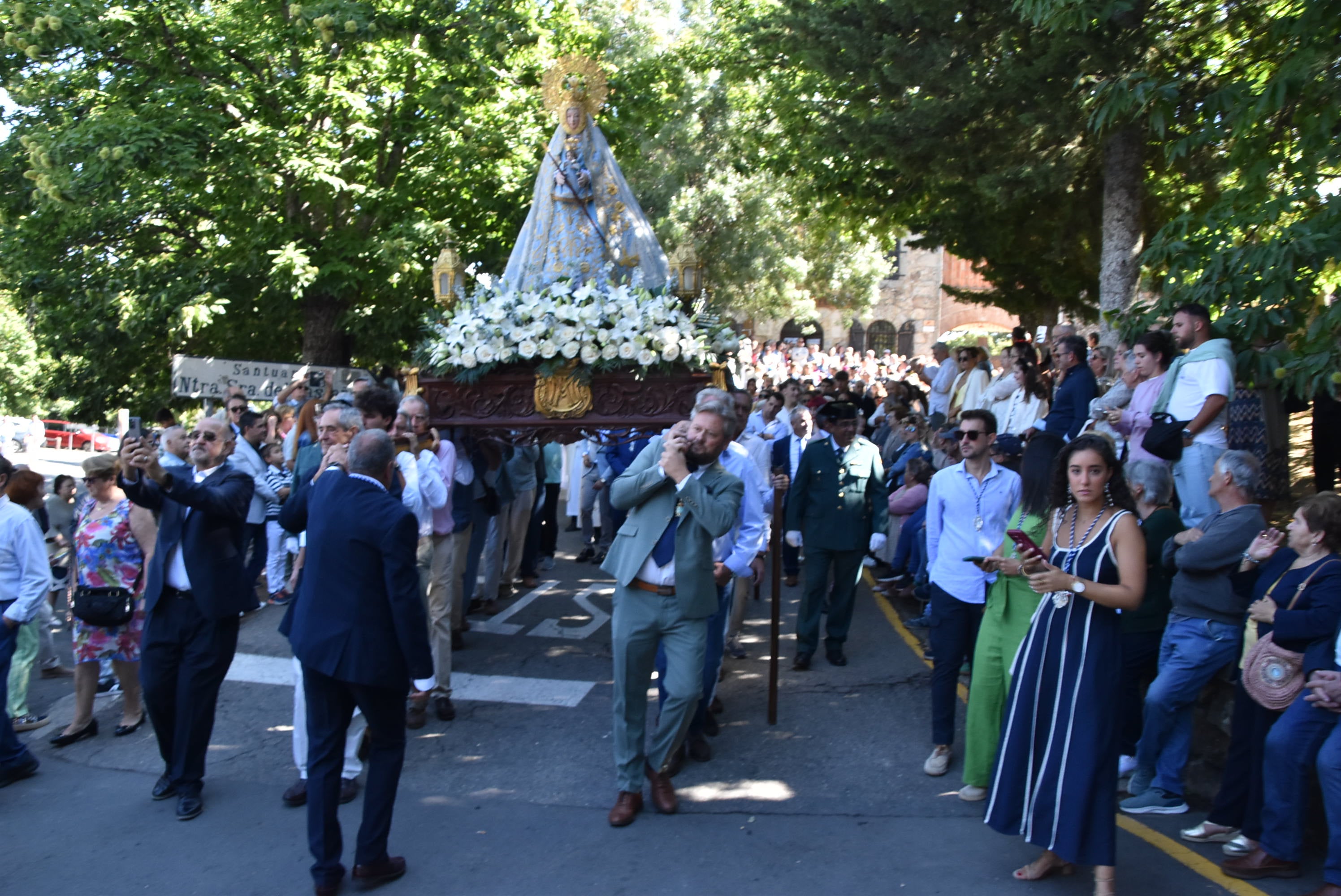 El paraje de El Castañar en Béjar se llena de fieles para acompañar a la Virgen