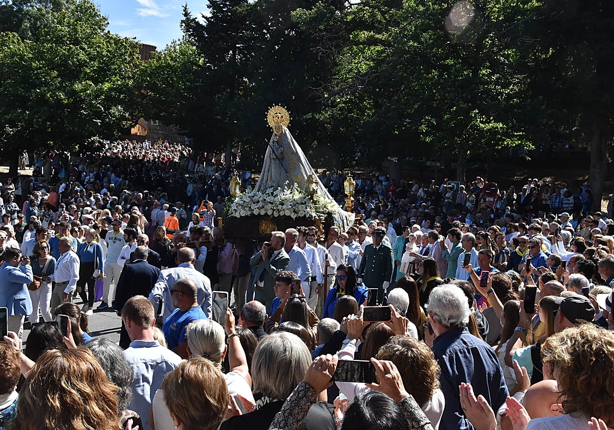 El paraje de El Castañar en Béjar se llena de fieles para acompañar a la Virgen