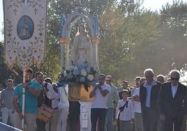 Momento de la procesión de la Virgen.
