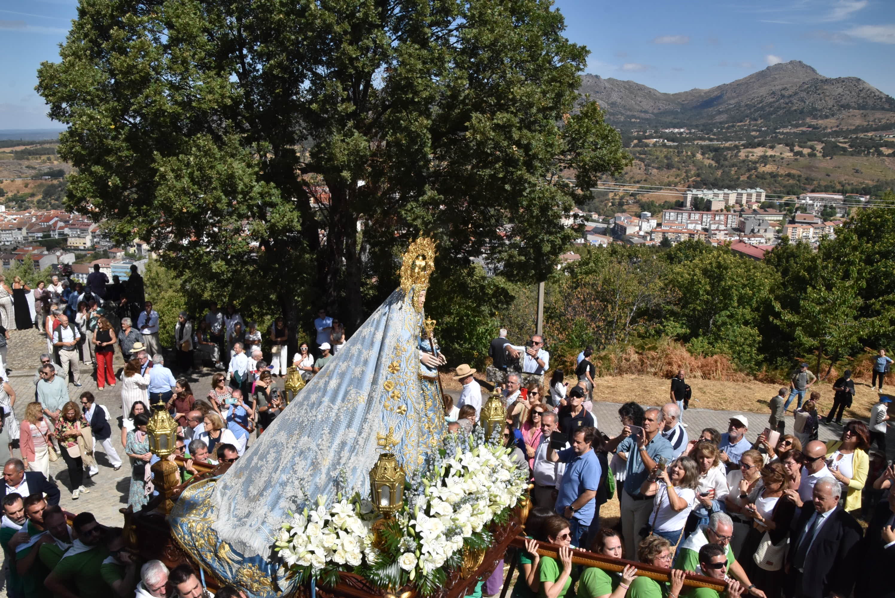 El paraje de El Castañar en Béjar se llena de fieles para acompañar a la Virgen