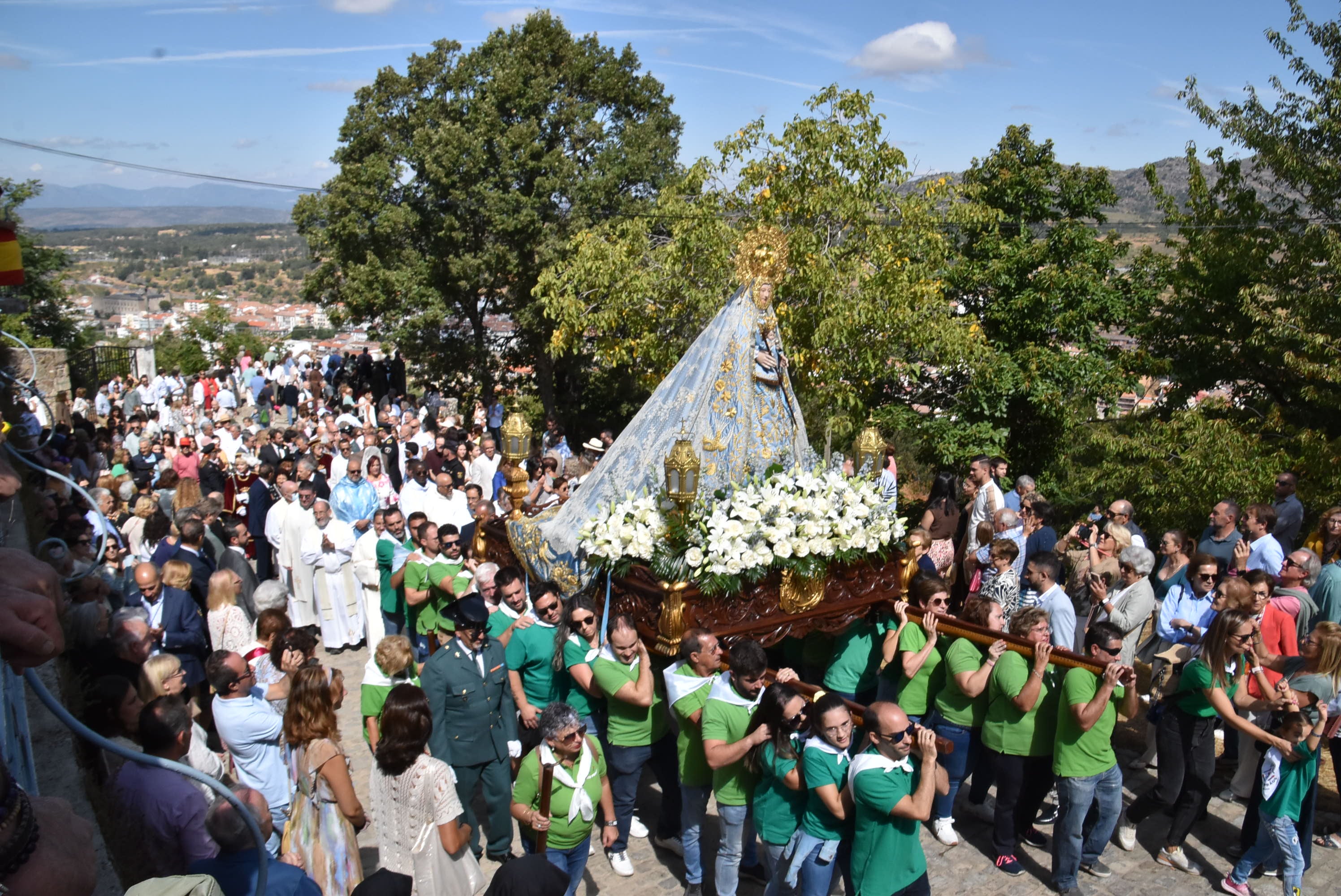 El paraje de El Castañar en Béjar se llena de fieles para acompañar a la Virgen