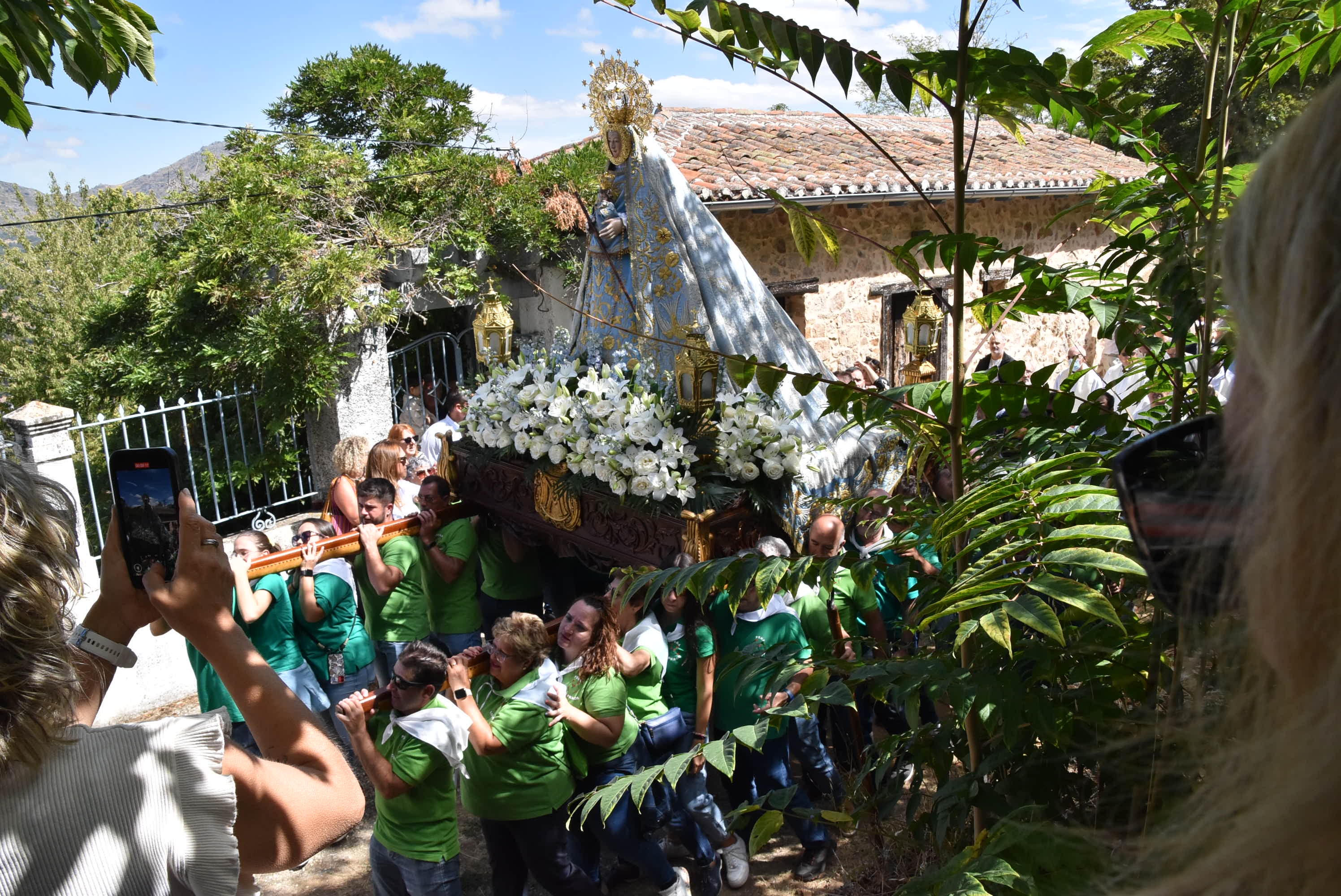El paraje de El Castañar en Béjar se llena de fieles para acompañar a la Virgen