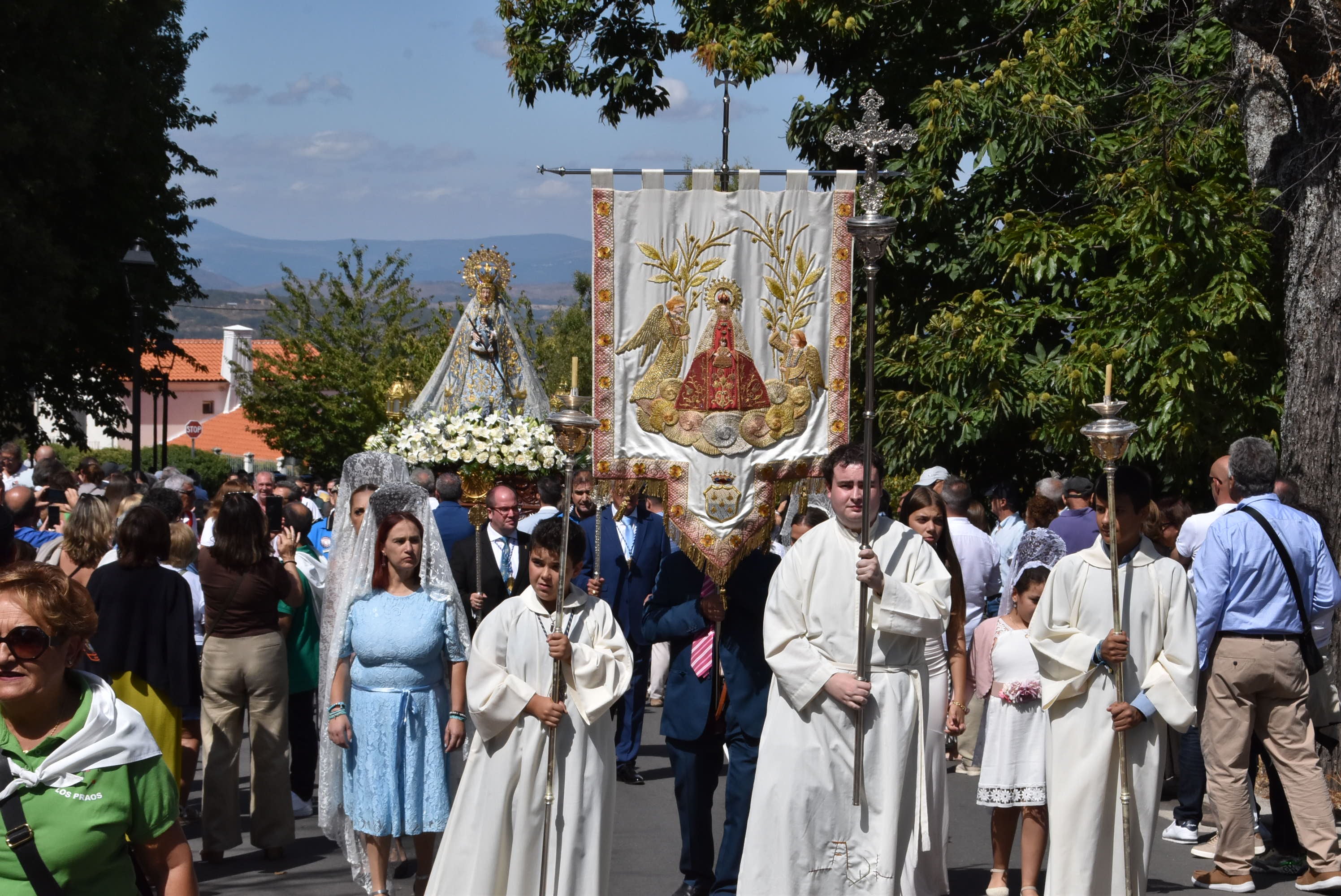 El paraje de El Castañar en Béjar se llena de fieles para acompañar a la Virgen