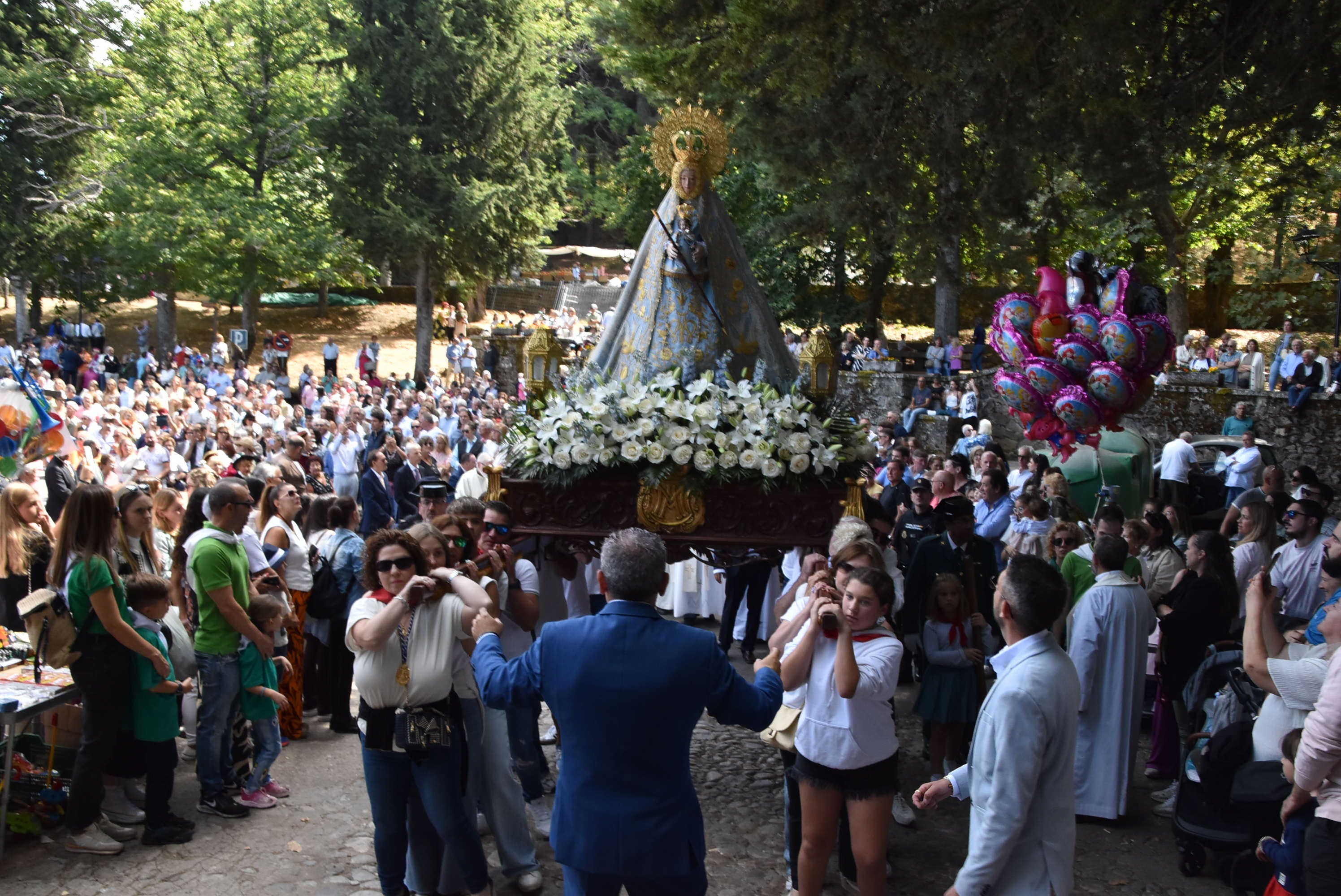 El paraje de El Castañar en Béjar se llena de fieles para acompañar a la Virgen