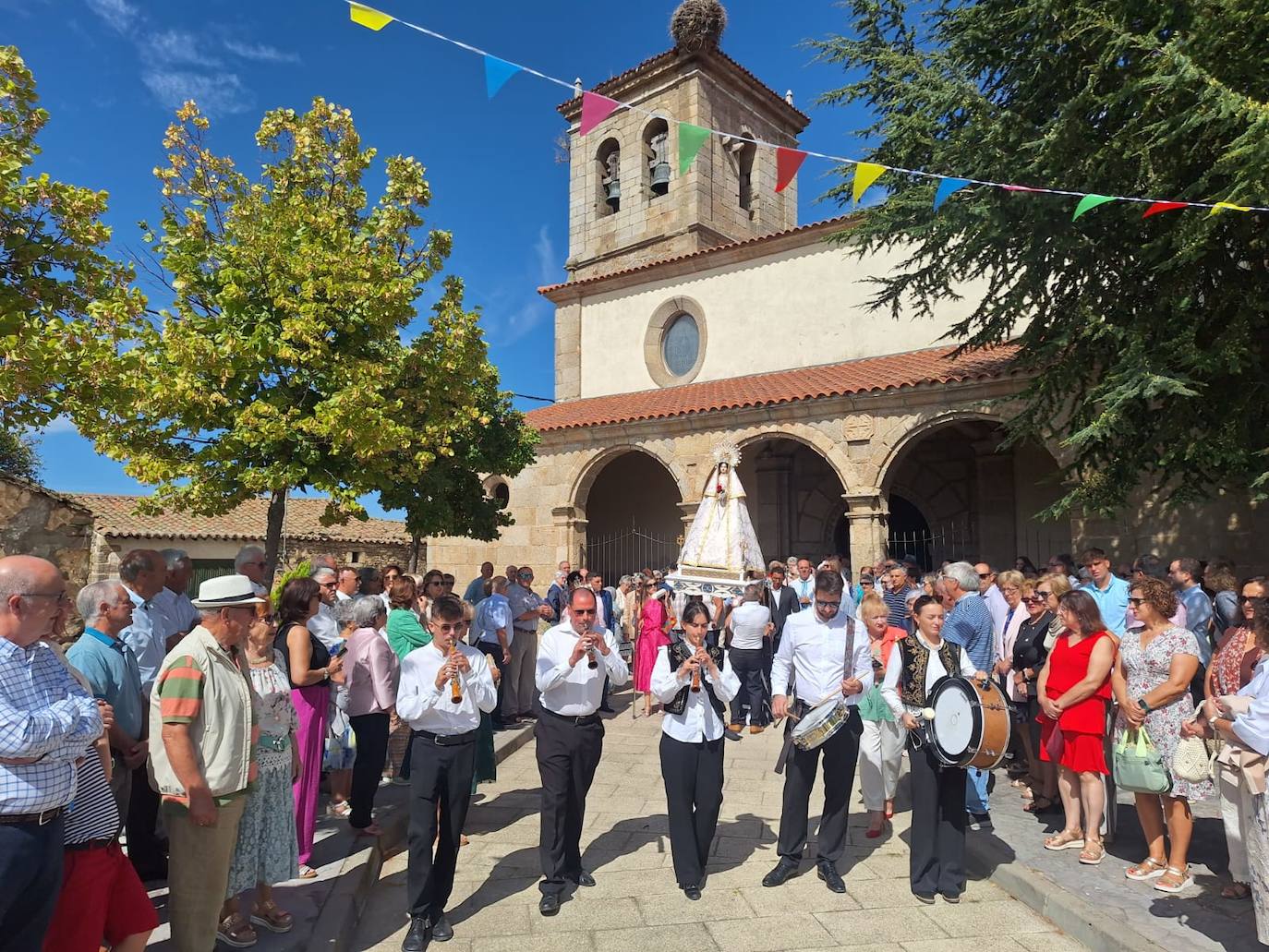 Encuentro junto a la Virgen de Gracia Carrero en Gallegos de Solmirón