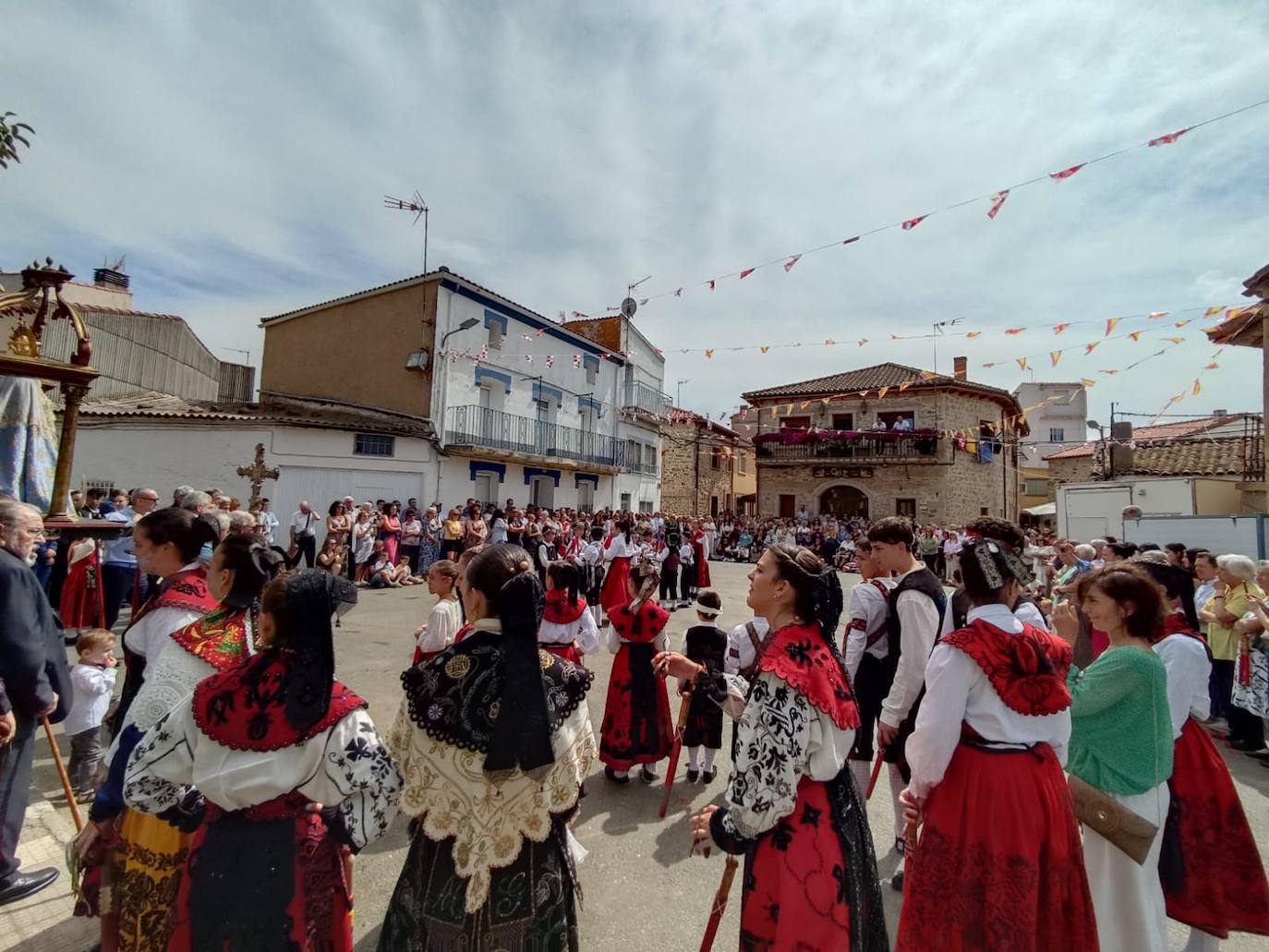 Día de esplendor para honrar a la Virgen en Cespedosa de Tormes