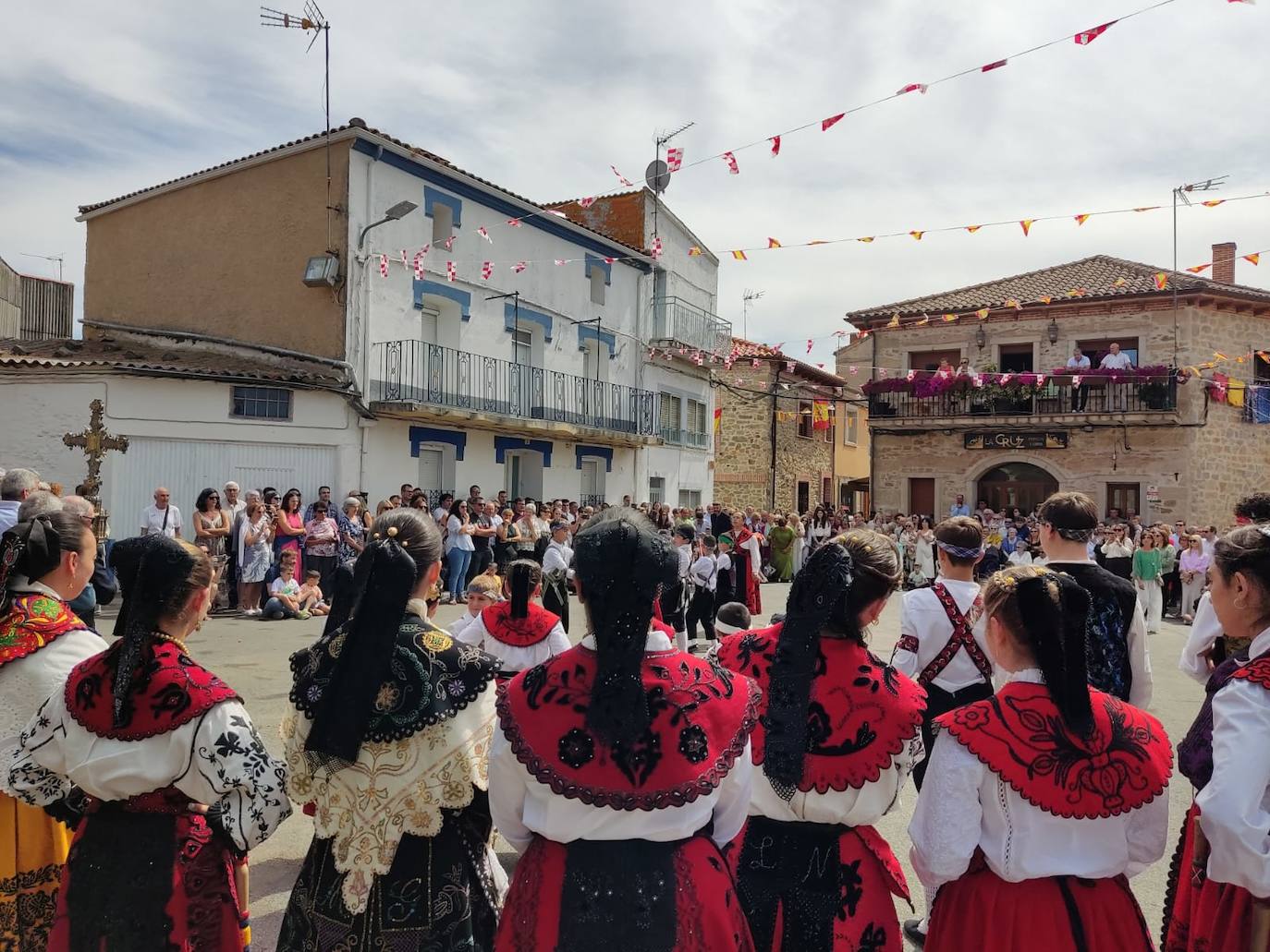 Día de esplendor para honrar a la Virgen en Cespedosa de Tormes