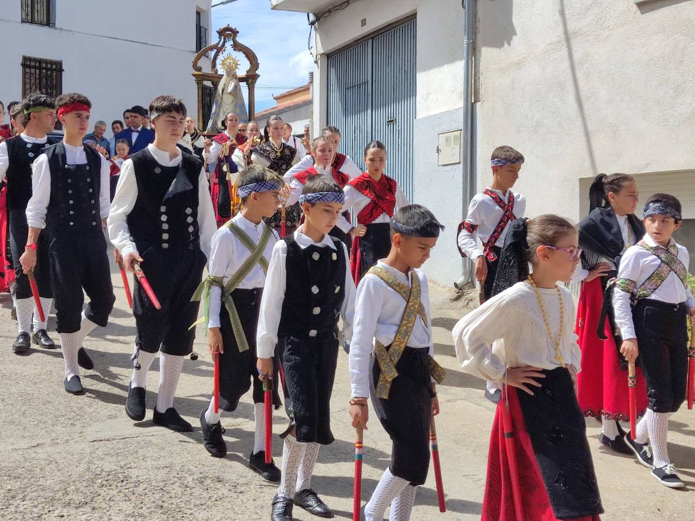 Día de esplendor para honrar a la Virgen en Cespedosa de Tormes