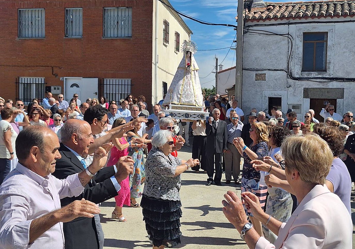 Encuentro junto a la Virgen de Gracia Carrero en Gallegos de Solmirón